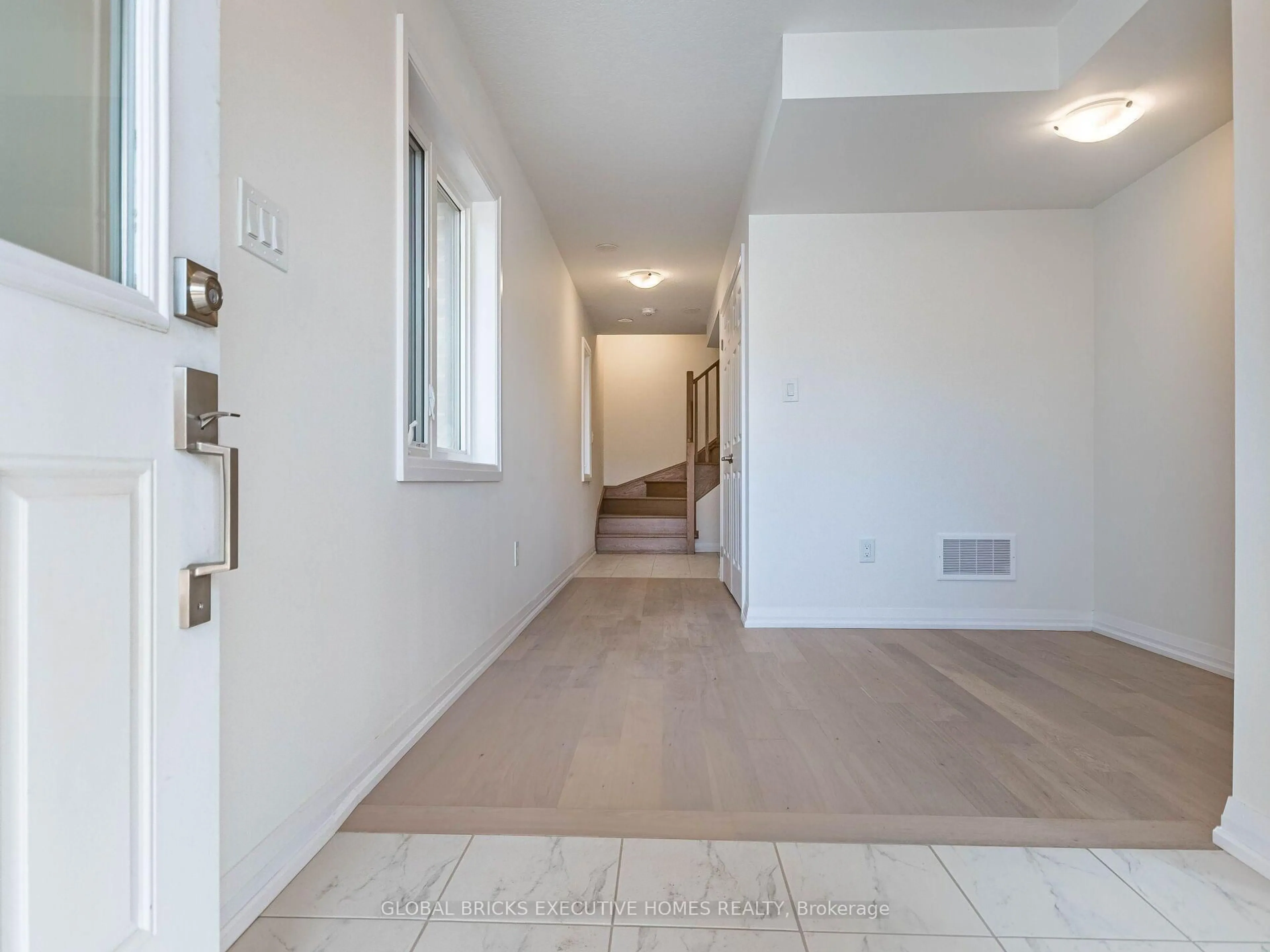 Indoor entryway for 13 Central Market Dr, Haldimand Ontario N3W 0J3