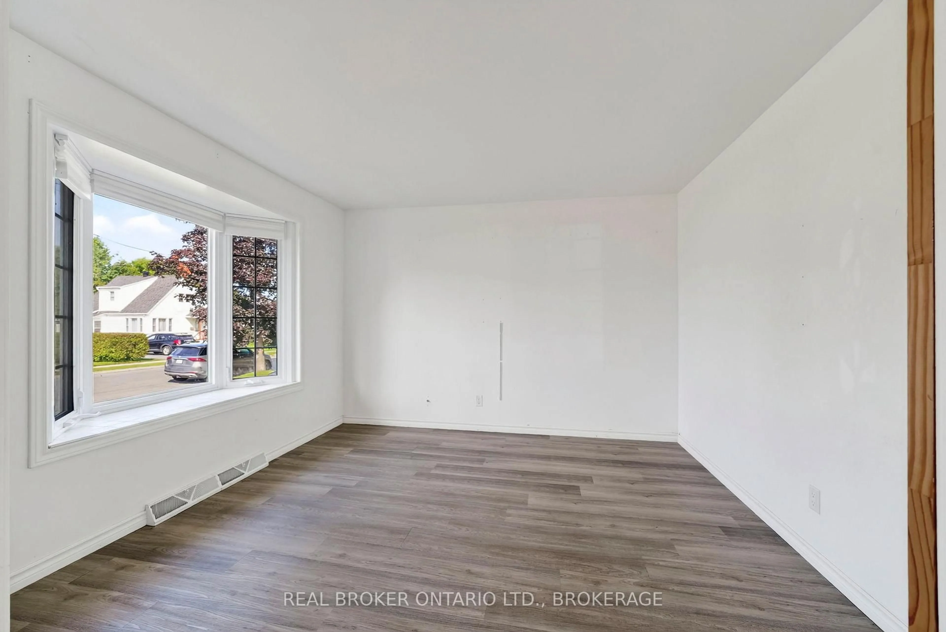 A pic of a room for 48 Bryden Ave, Cornwall Ontario K6H 5M5