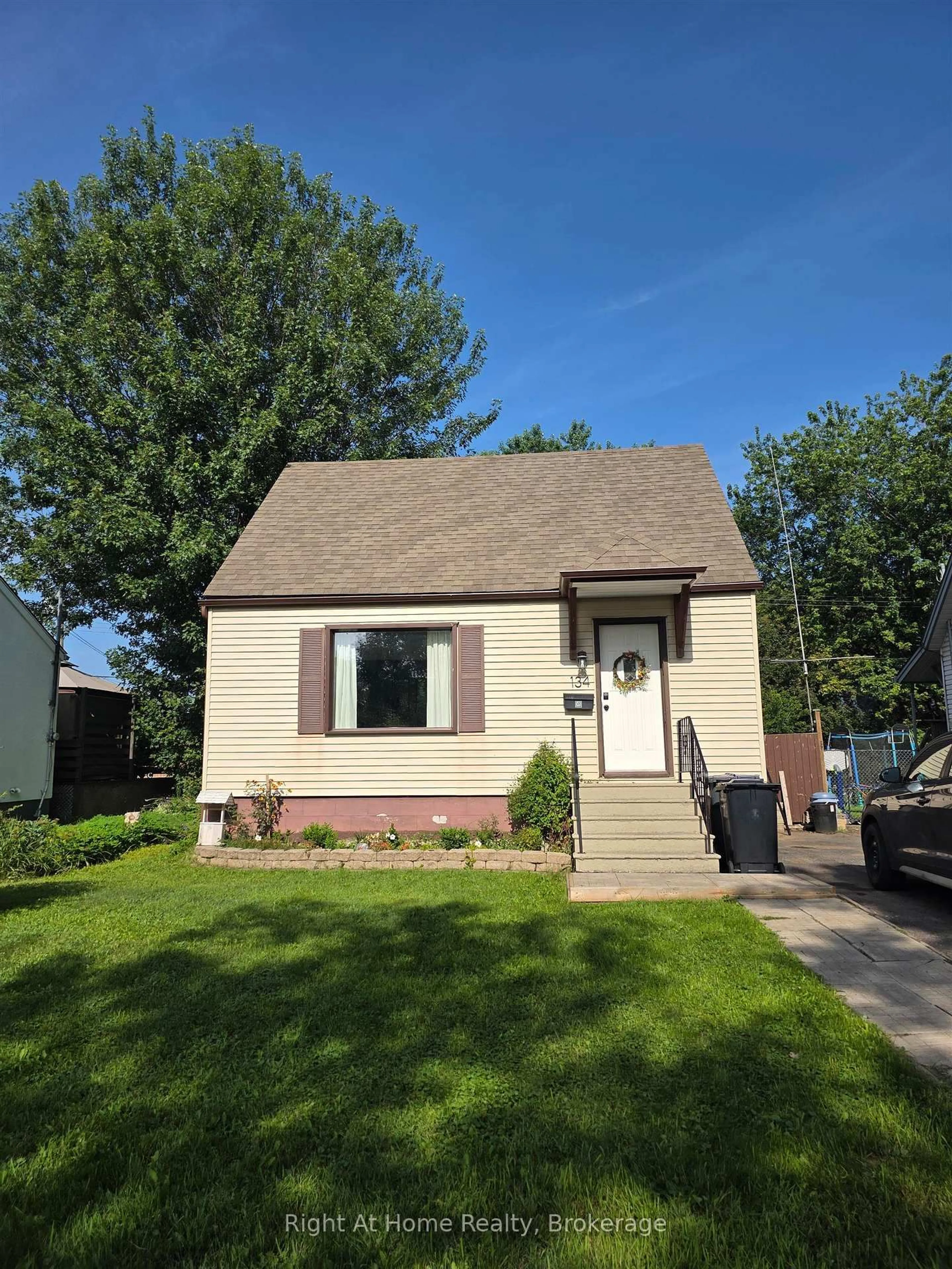 Home with vinyl exterior material, street for 134 Kenogami Ave, Thunder Bay Ontario P7B 4R7