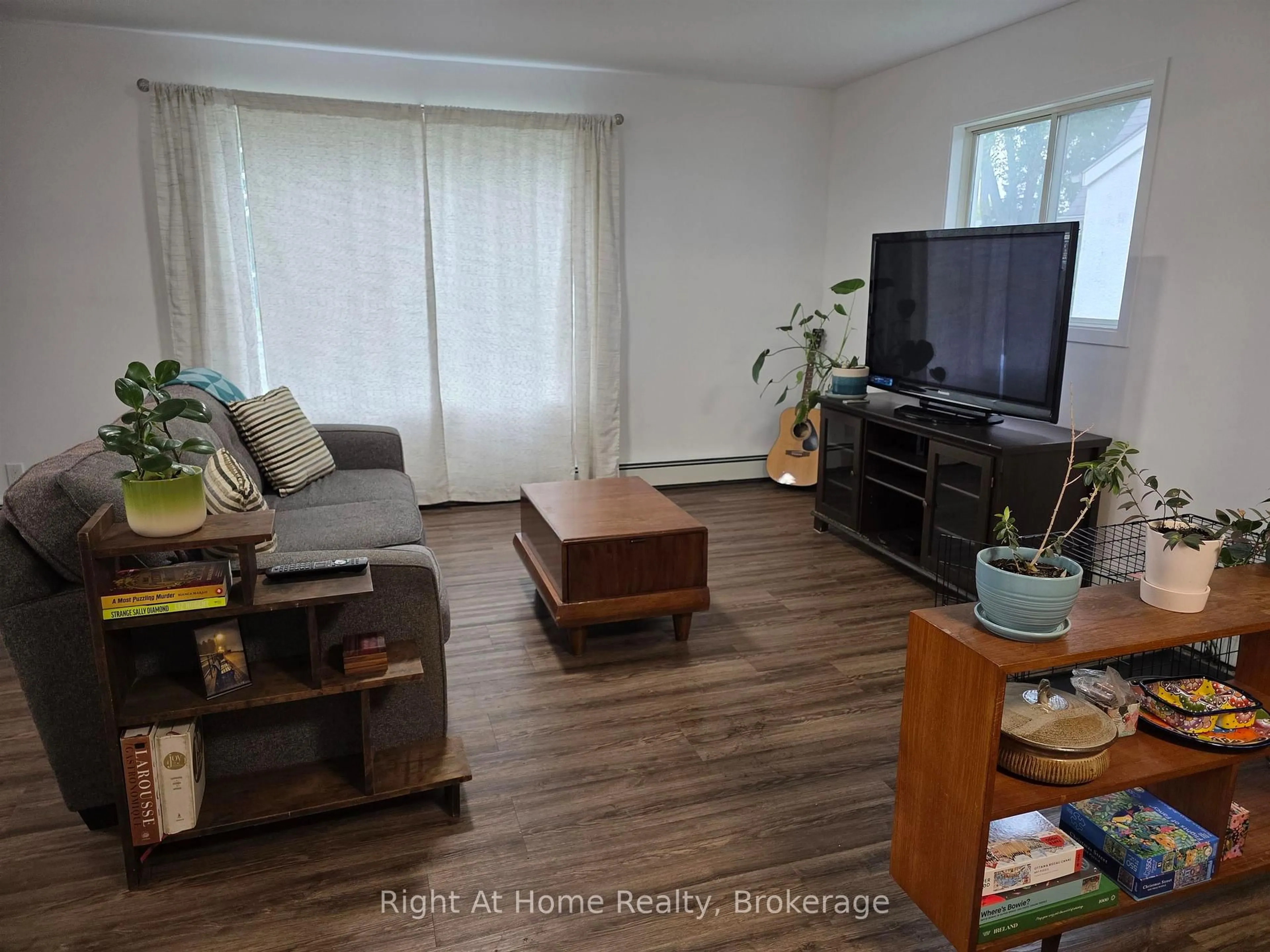 Living room with furniture, wood/laminate floor for 134 Kenogami Ave, Thunder Bay Ontario P7B 4R7