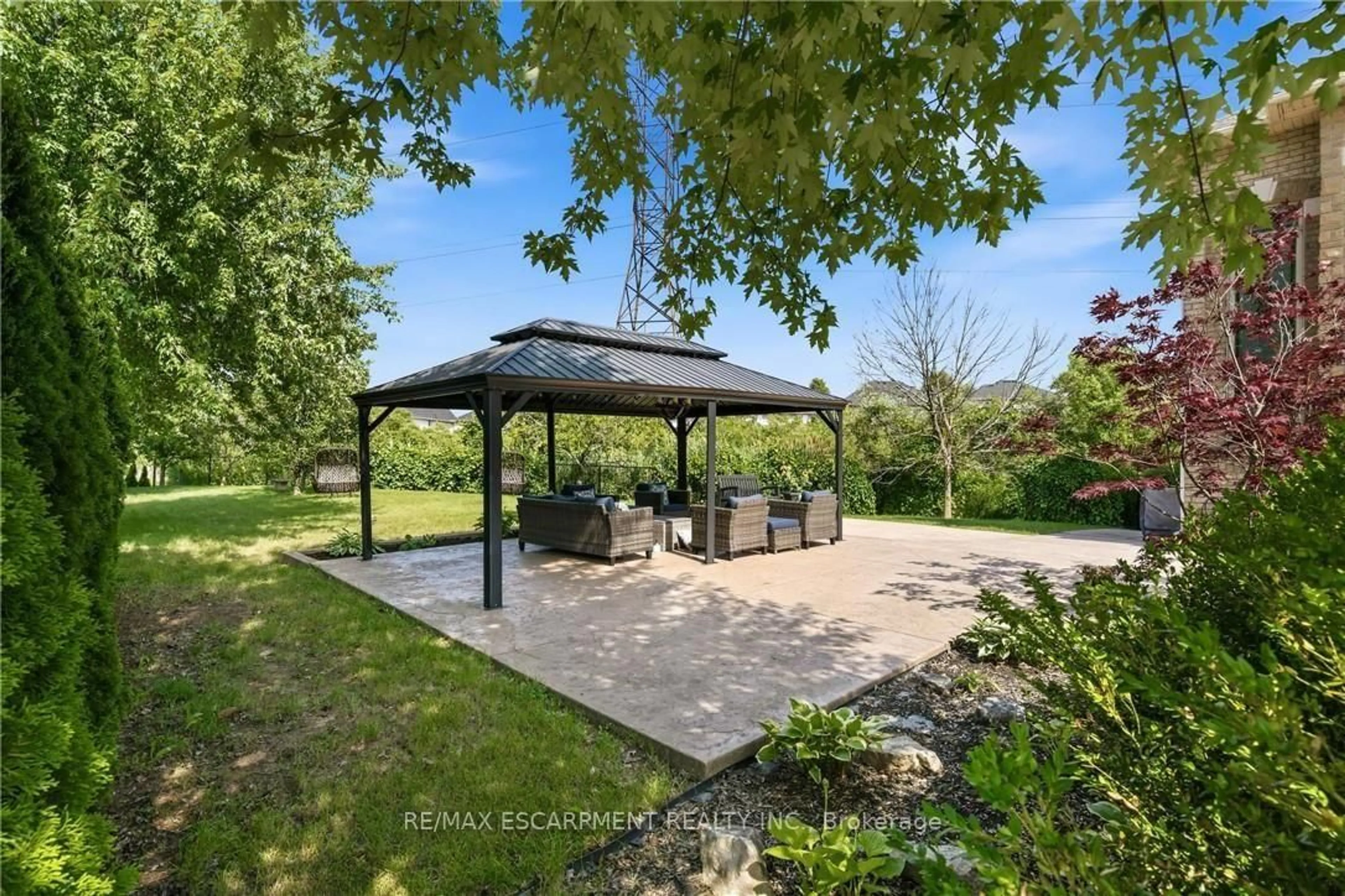 Patio, water/lake/river/ocean view for 575 Stonehenge Dr, Hamilton Ontario L9K 1T4