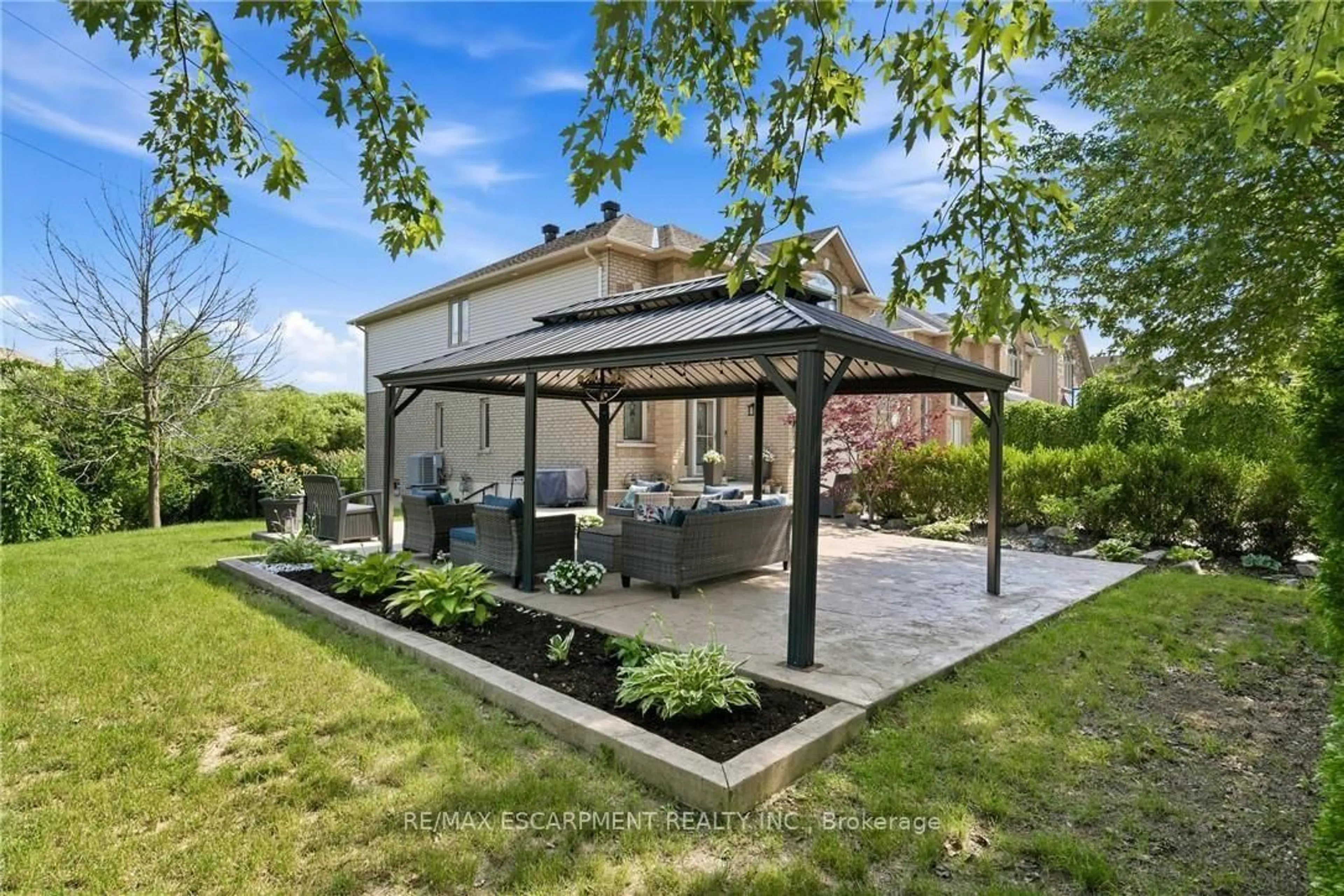 Patio, street for 575 Stonehenge Dr, Hamilton Ontario L9K 1T4