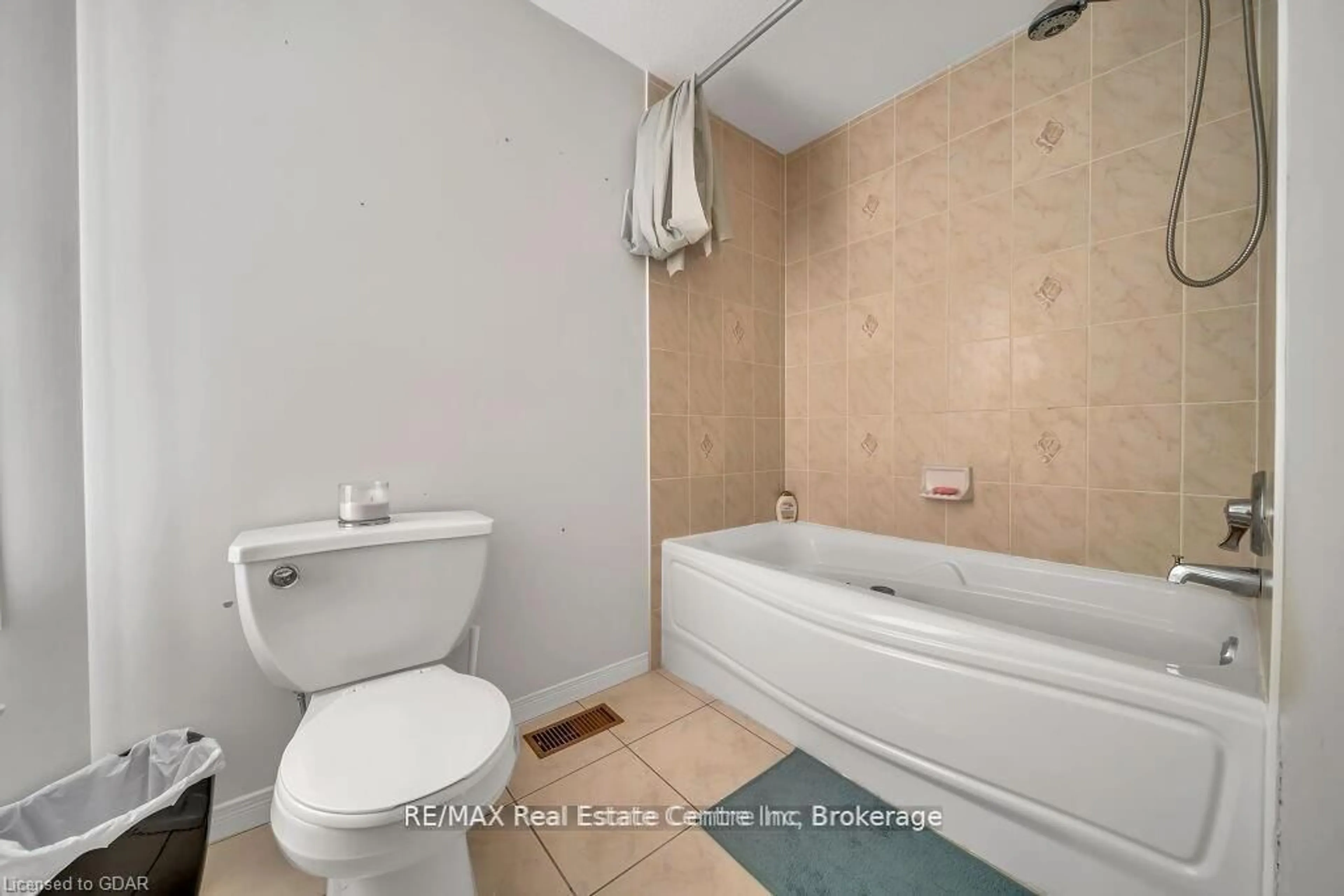 Standard bathroom, unknown for 61 MOFFATT Lane, Guelph Ontario N1G 5E8