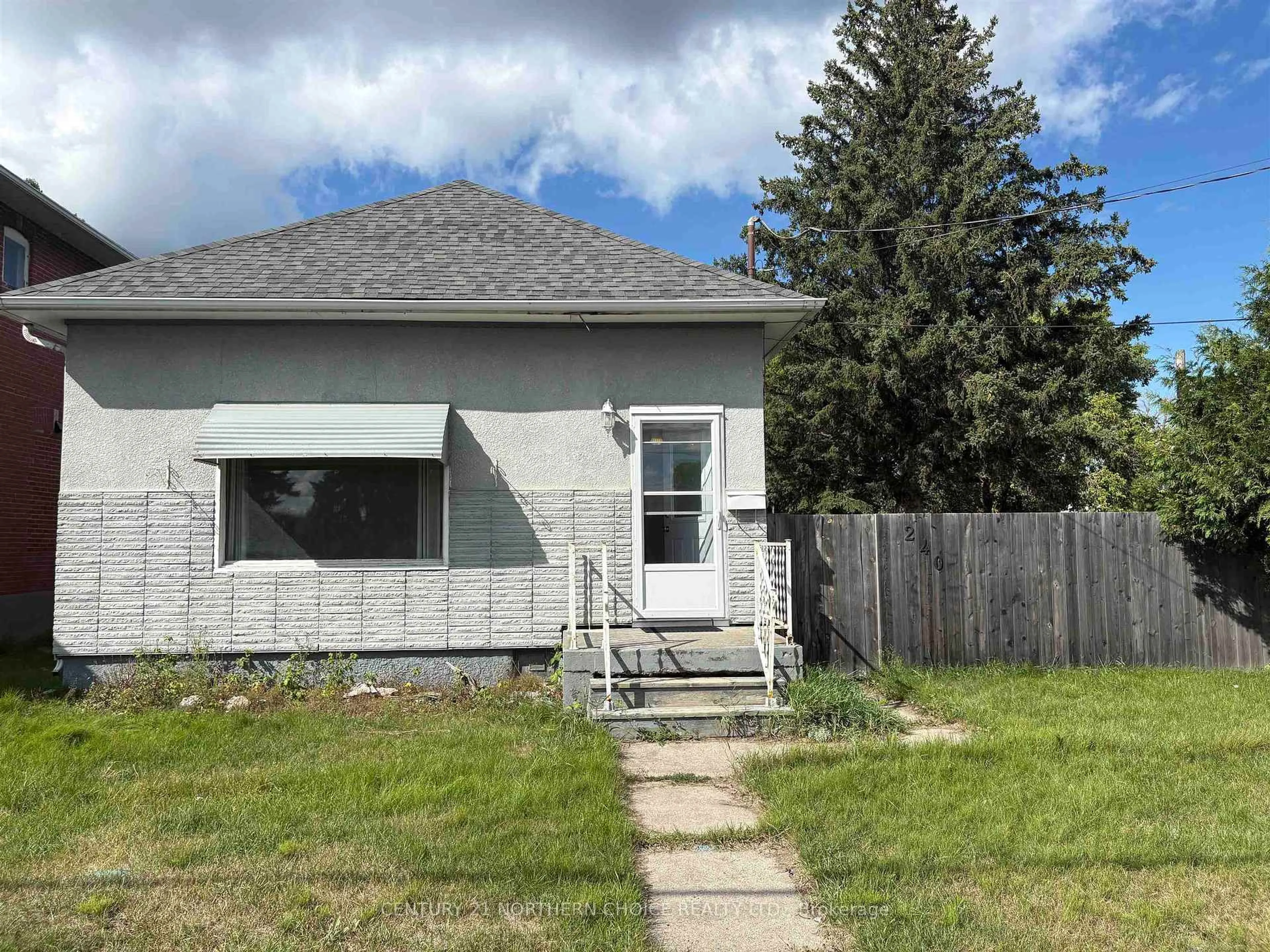 Unknown for 240 Third St, Fort Frances Ontario P9A 3A5