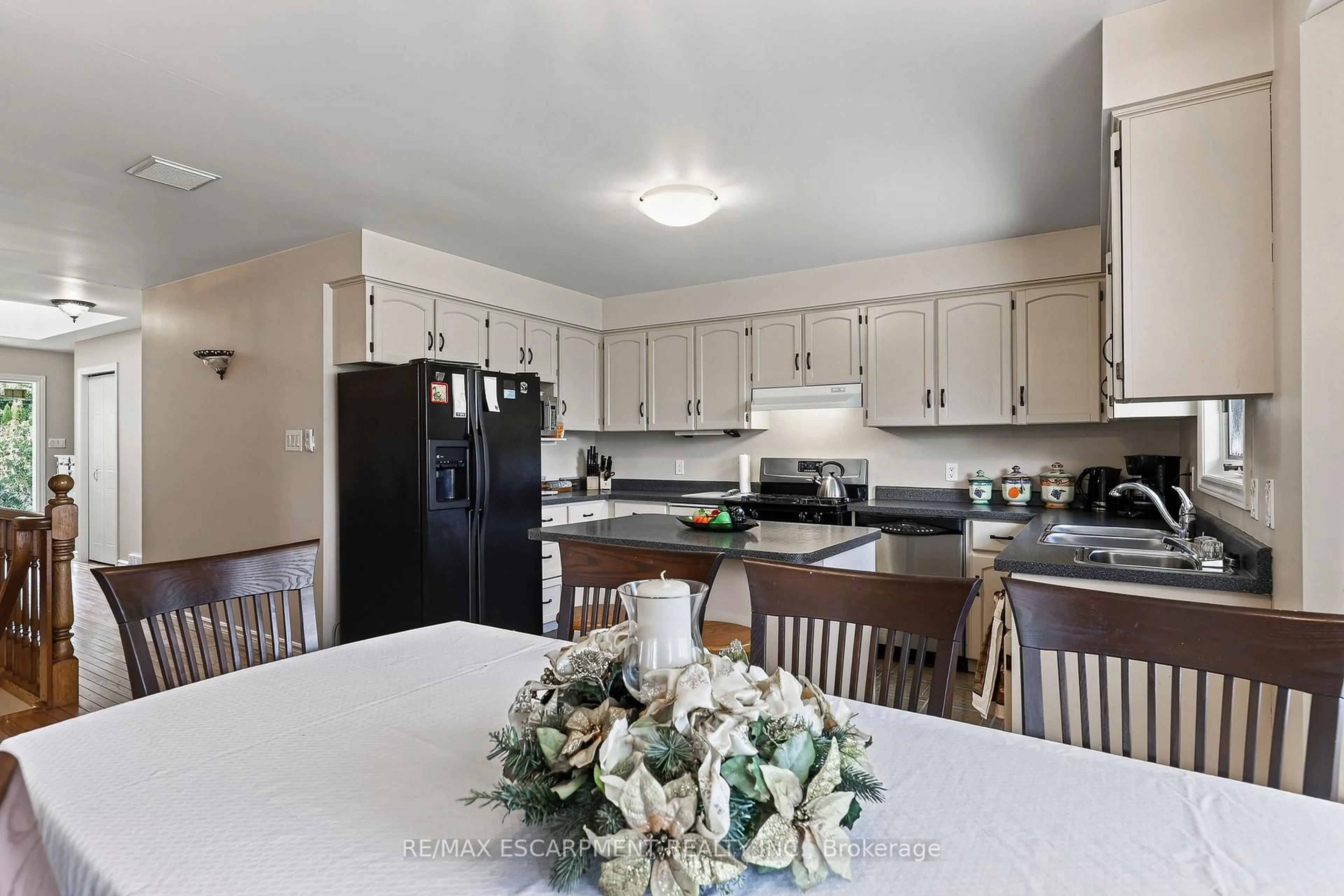 Open concept kitchen, unknown for 54132 Best Line, Bayham Ontario N5H 2R3