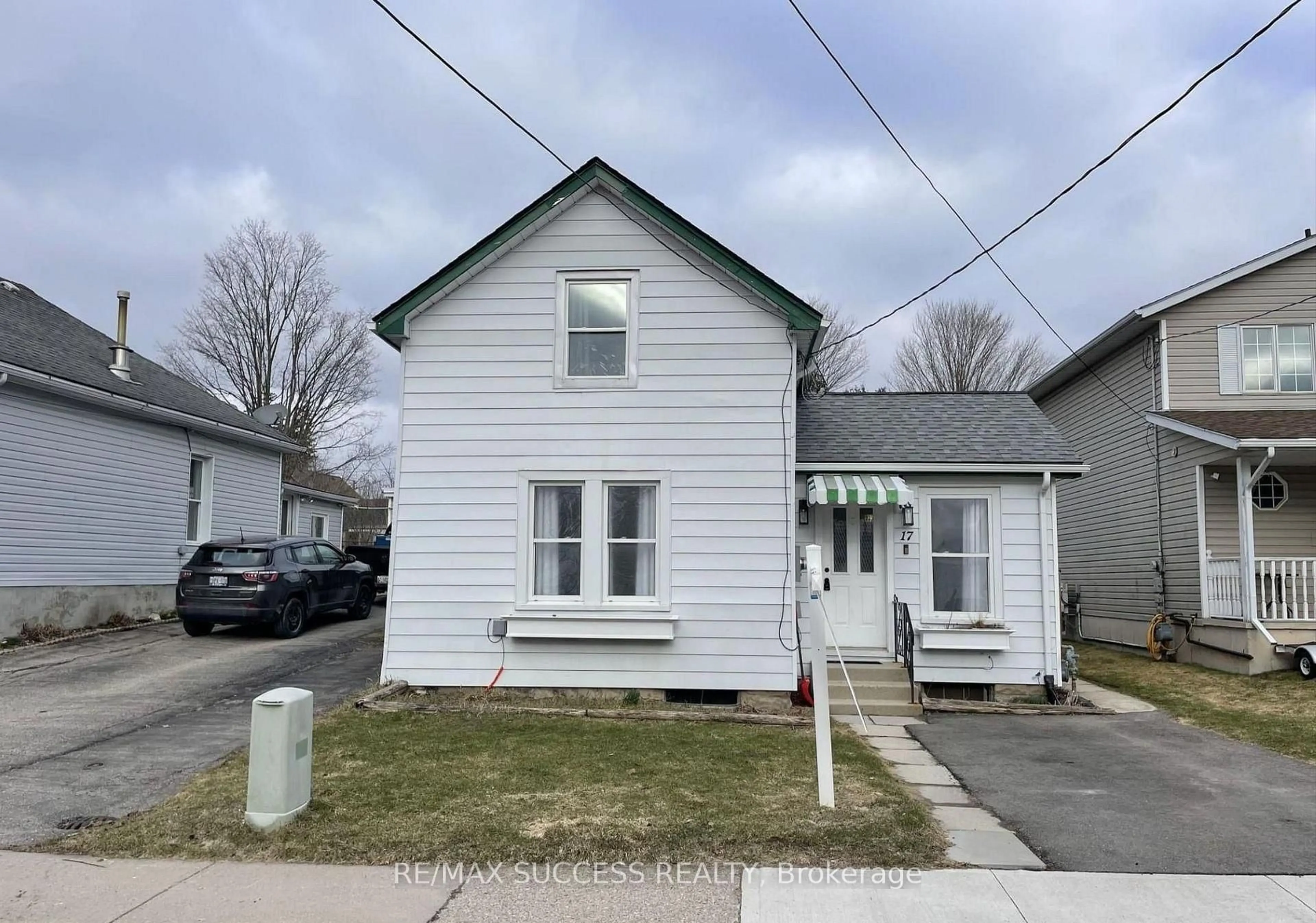 Unknown for 17 Dover St, Woodstock Ontario N4S 3L7