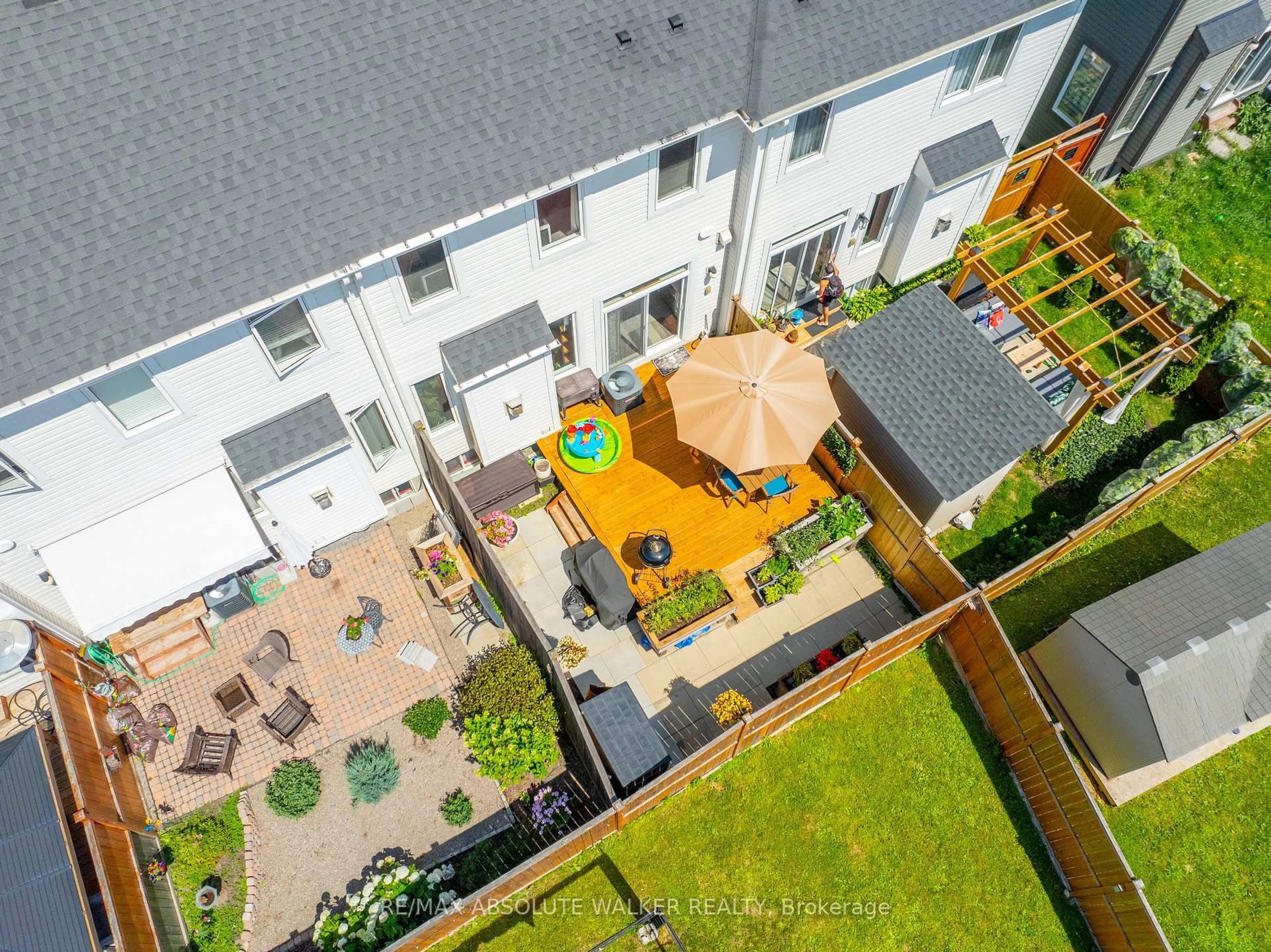 A pic from outside/outdoor area/front of a property/back of a property/a pic from drone, city buildings view from balcony for 236 Willow Aster Circ, Ottawa Ontario K4A 1C9