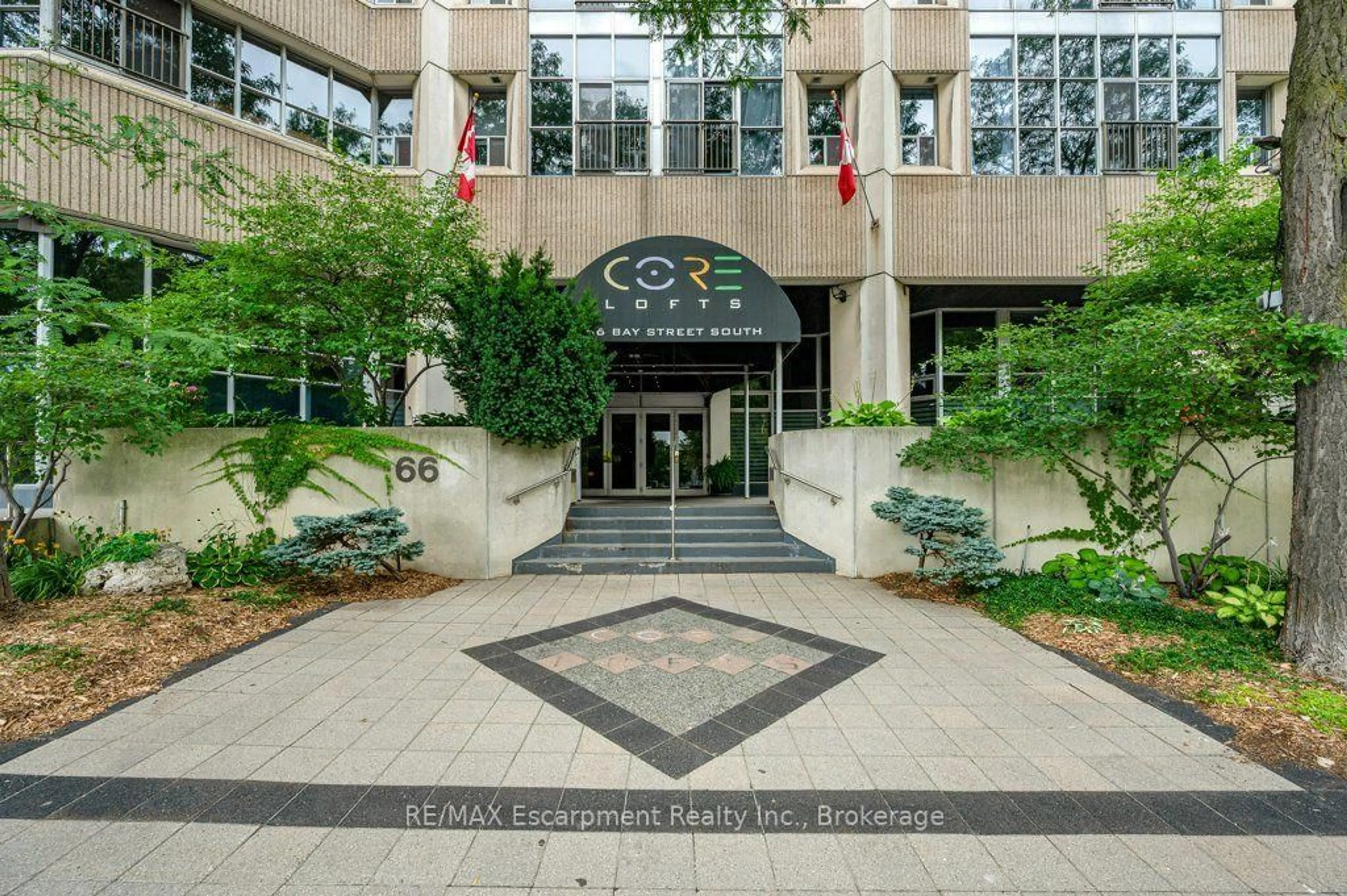 Indoor foyer for 66 Bay St #107, Hamilton Ontario L8P 4Z6