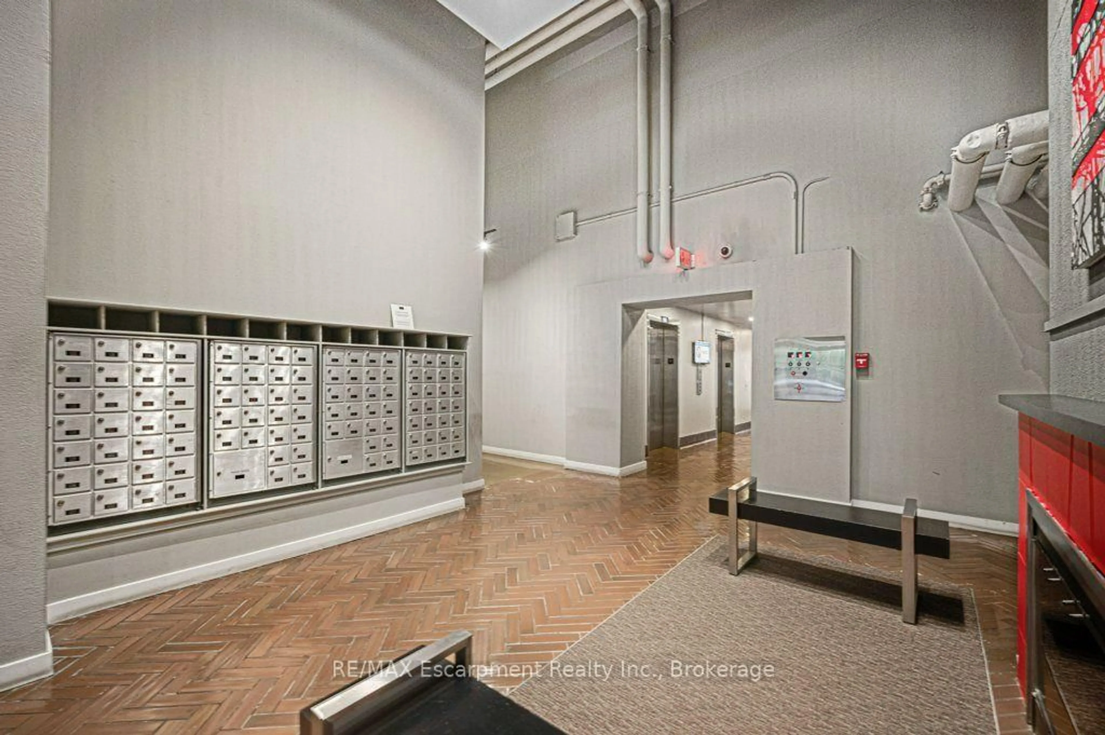 Indoor foyer for 66 Bay St #107, Hamilton Ontario L8P 4Z6