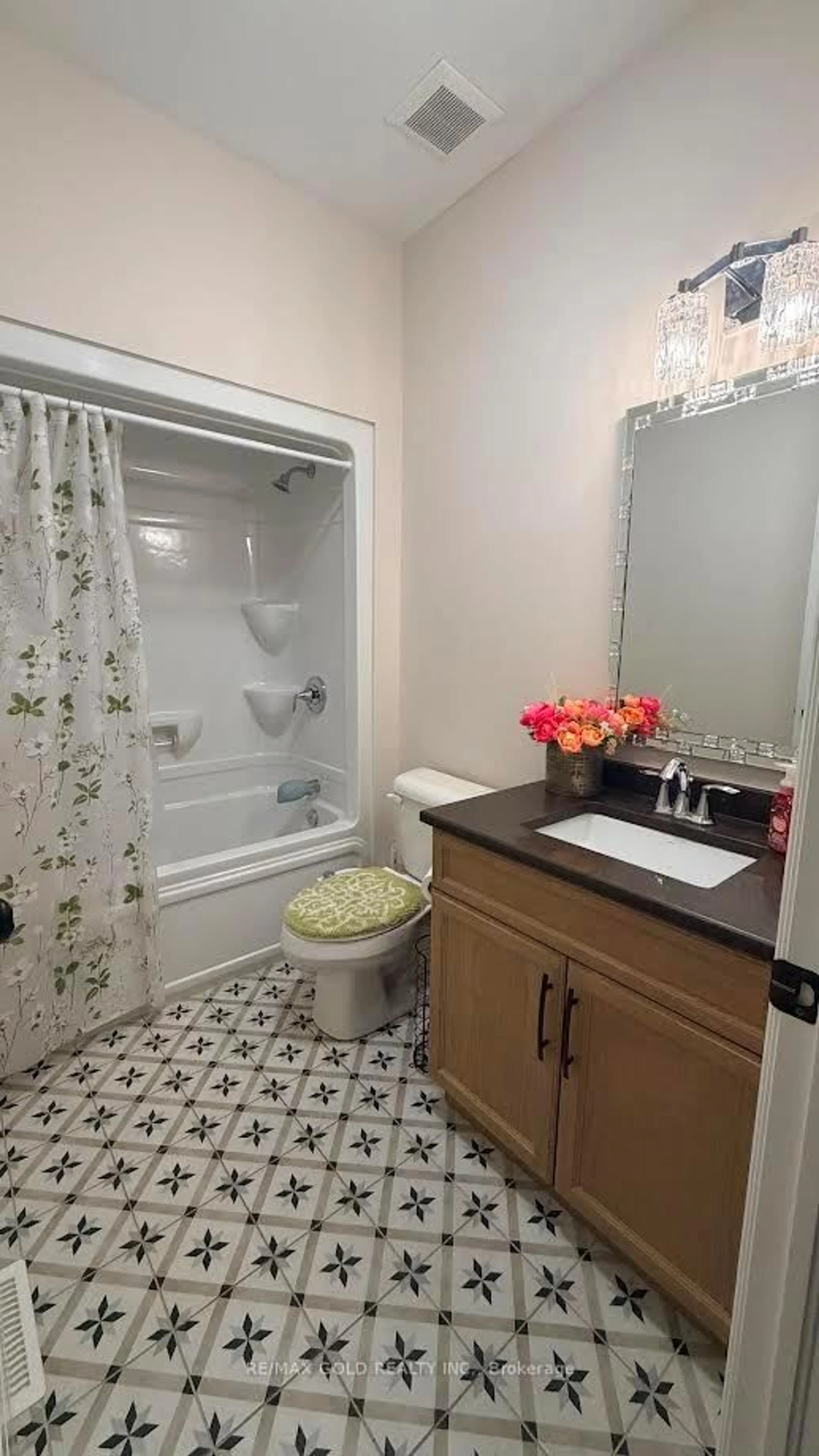 Standard bathroom, ceramic/tile floor for 1643 Virtue Lane, Windsor Ontario N8S 0A9
