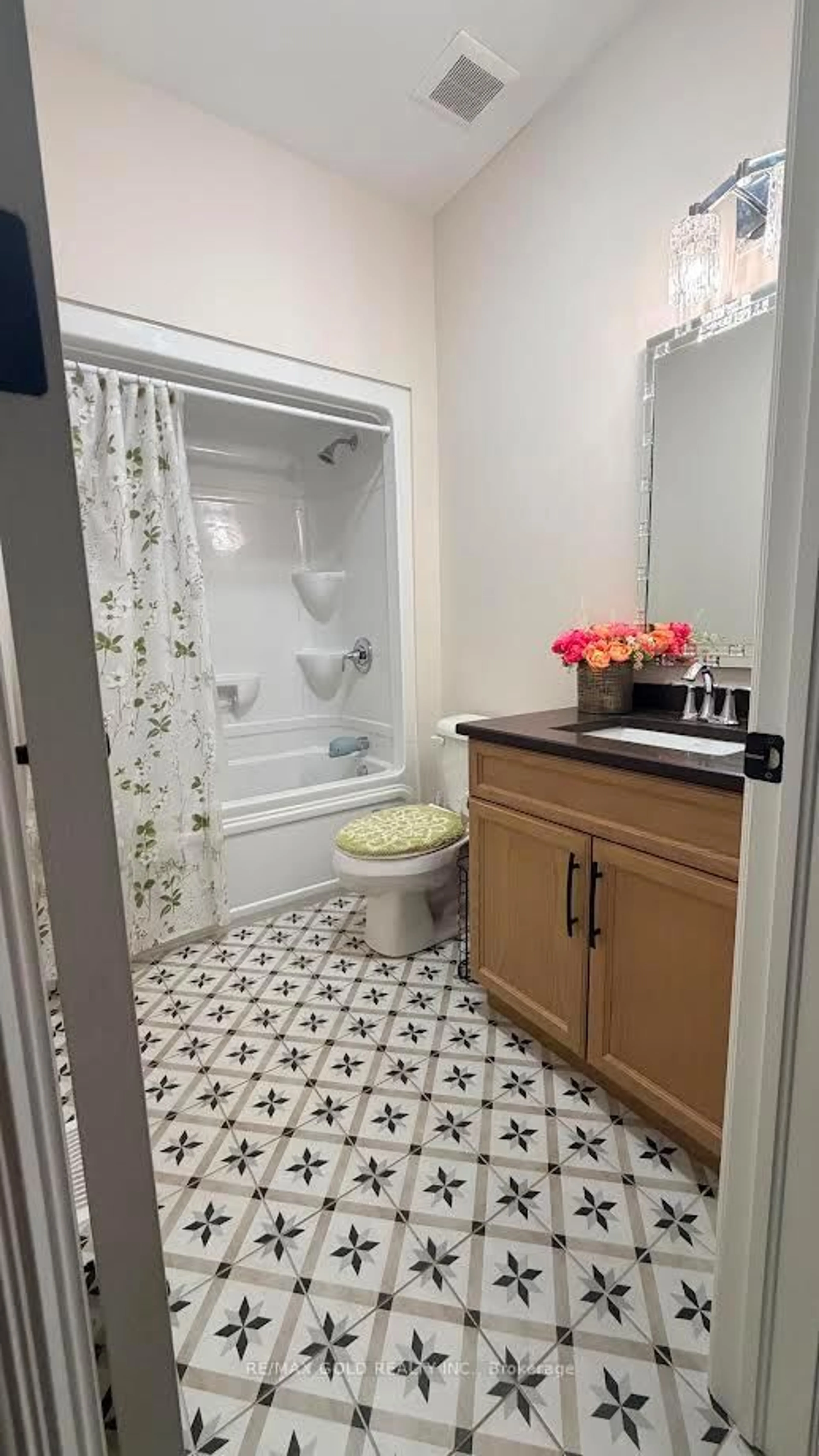 Standard bathroom, ceramic/tile floor for 1643 Virtue Lane, Windsor Ontario N8S 0A9