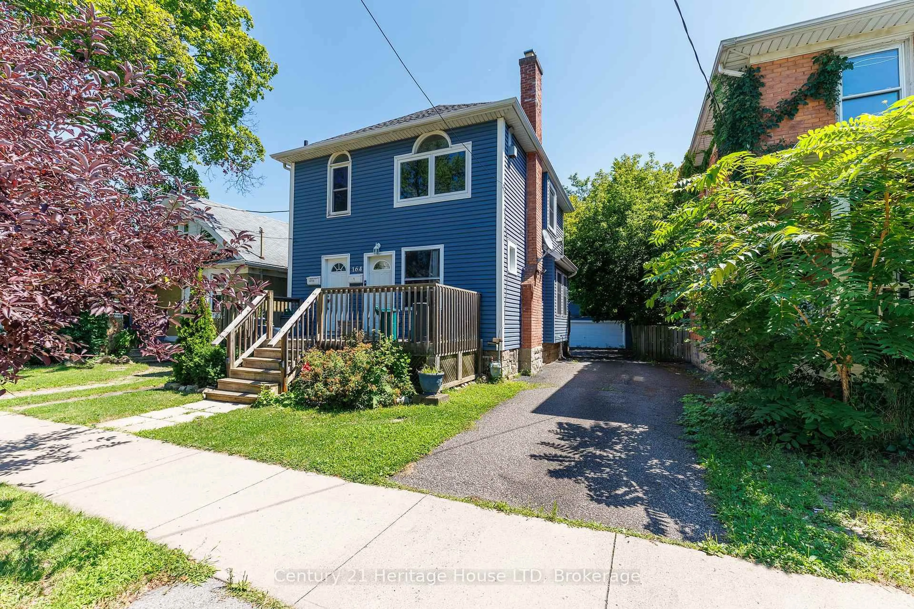 A pic from outside/outdoor area/front of a property/back of a property/a pic from drone, street for 164 Lake St, St. Catharines Ontario L2R 5Y7