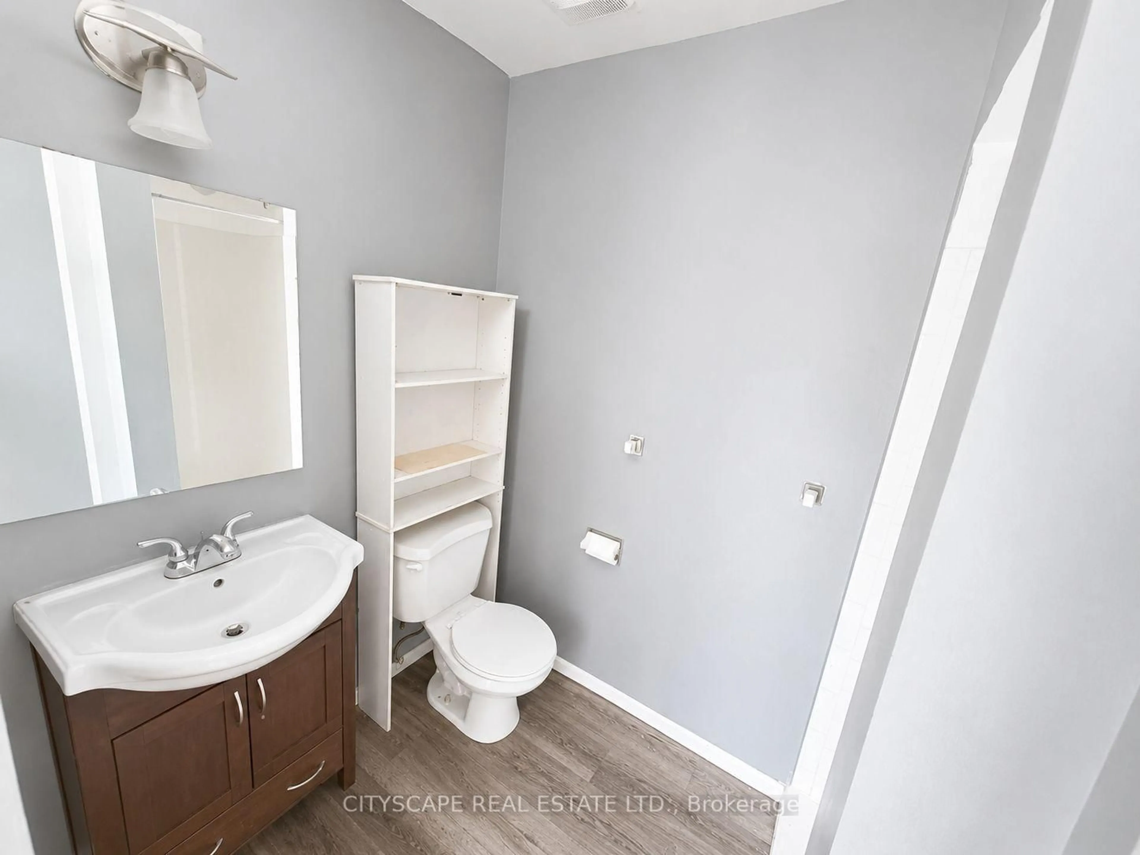 Standard bathroom, unknown for 850 Berkshire Dr #8, London South Ontario N6J 3S7