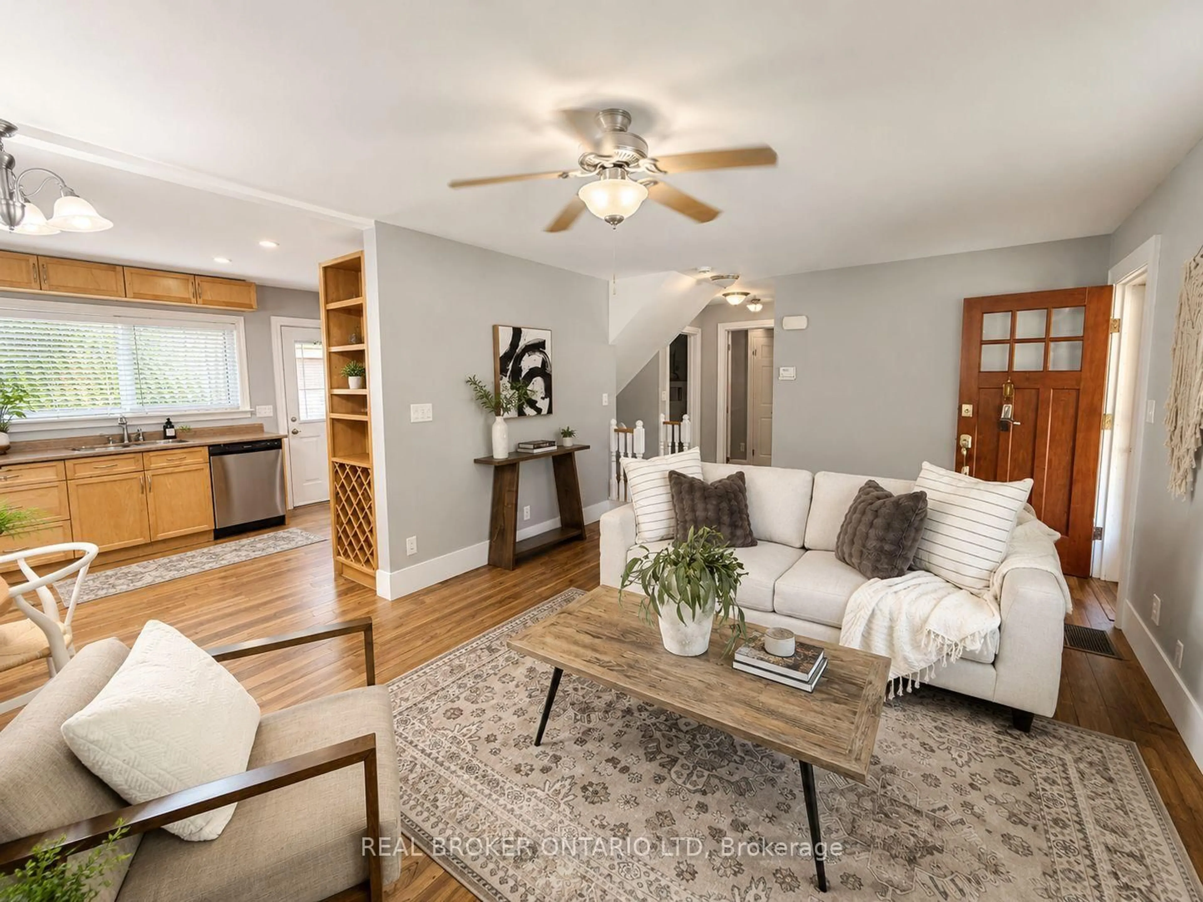Living room with furniture, wood/laminate floor for 281 Grosvenor St, London East Ontario N6A 1Y9