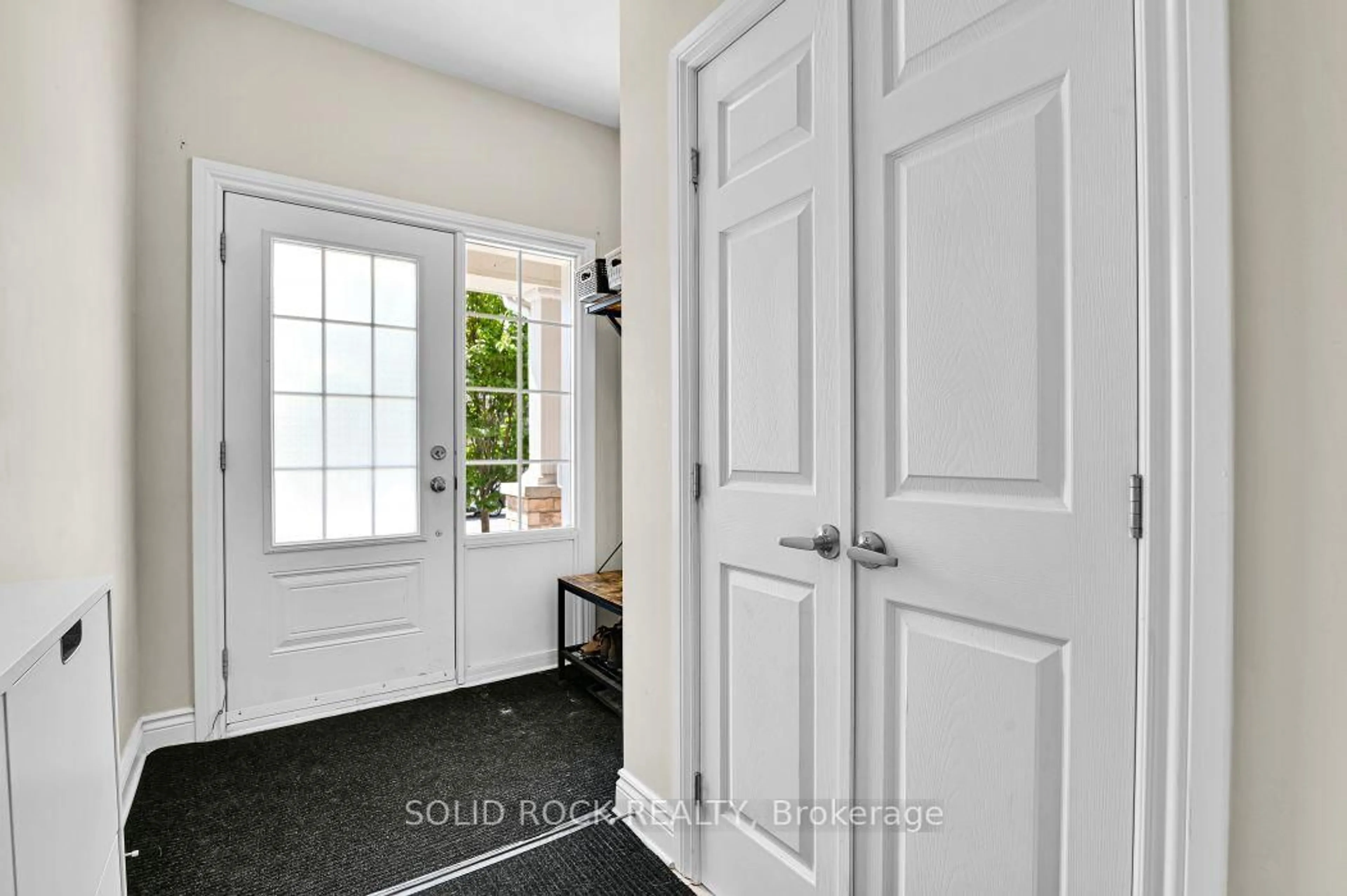 Indoor entryway for 23 Peever Pl, Carleton Place Ontario K7C 0K5