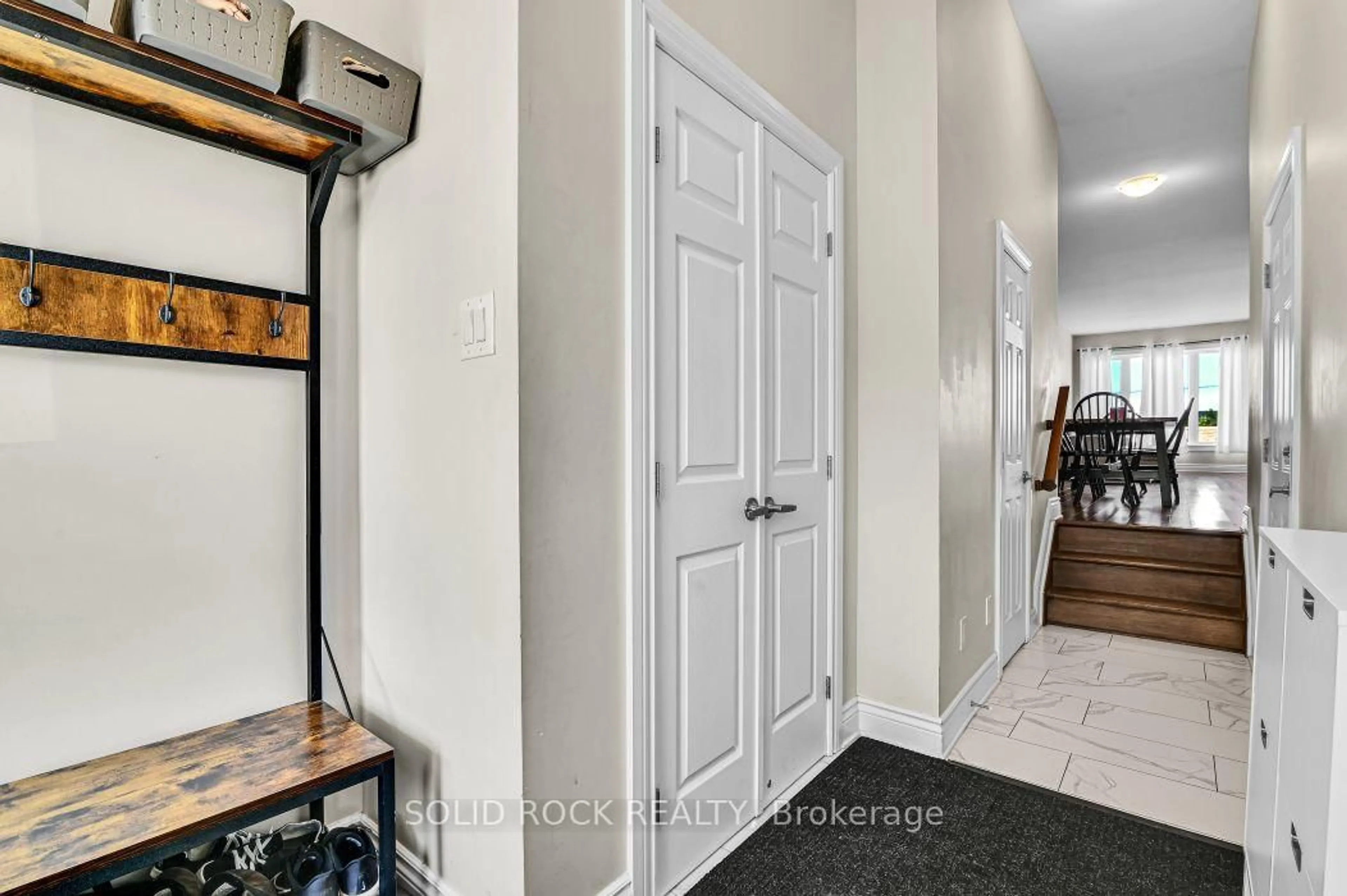 Indoor entryway for 23 Peever Pl, Carleton Place Ontario K7C 0K5
