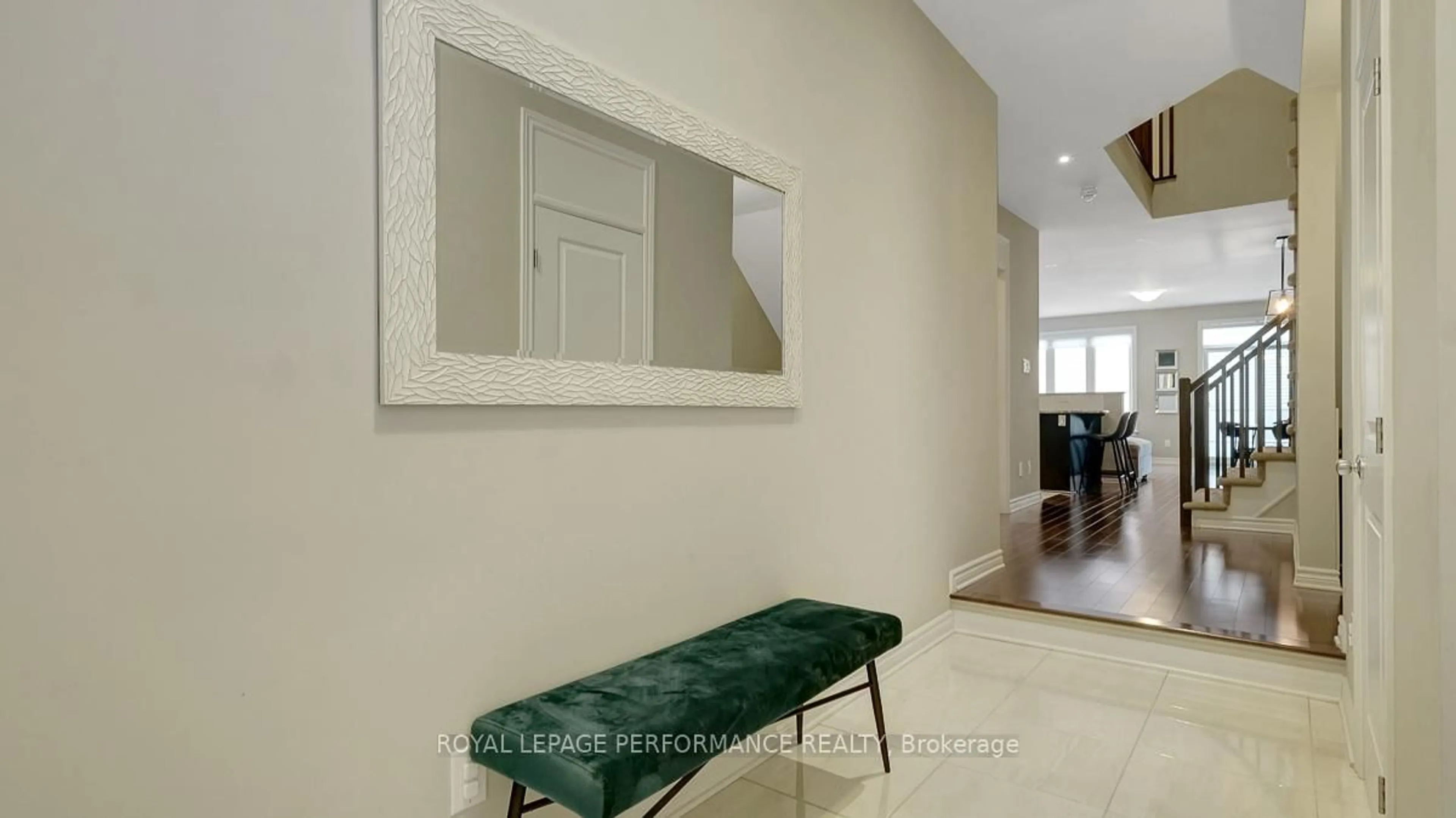 Indoor entryway for 338 Alasken Dr, Ottawa Ontario K1T 0M4