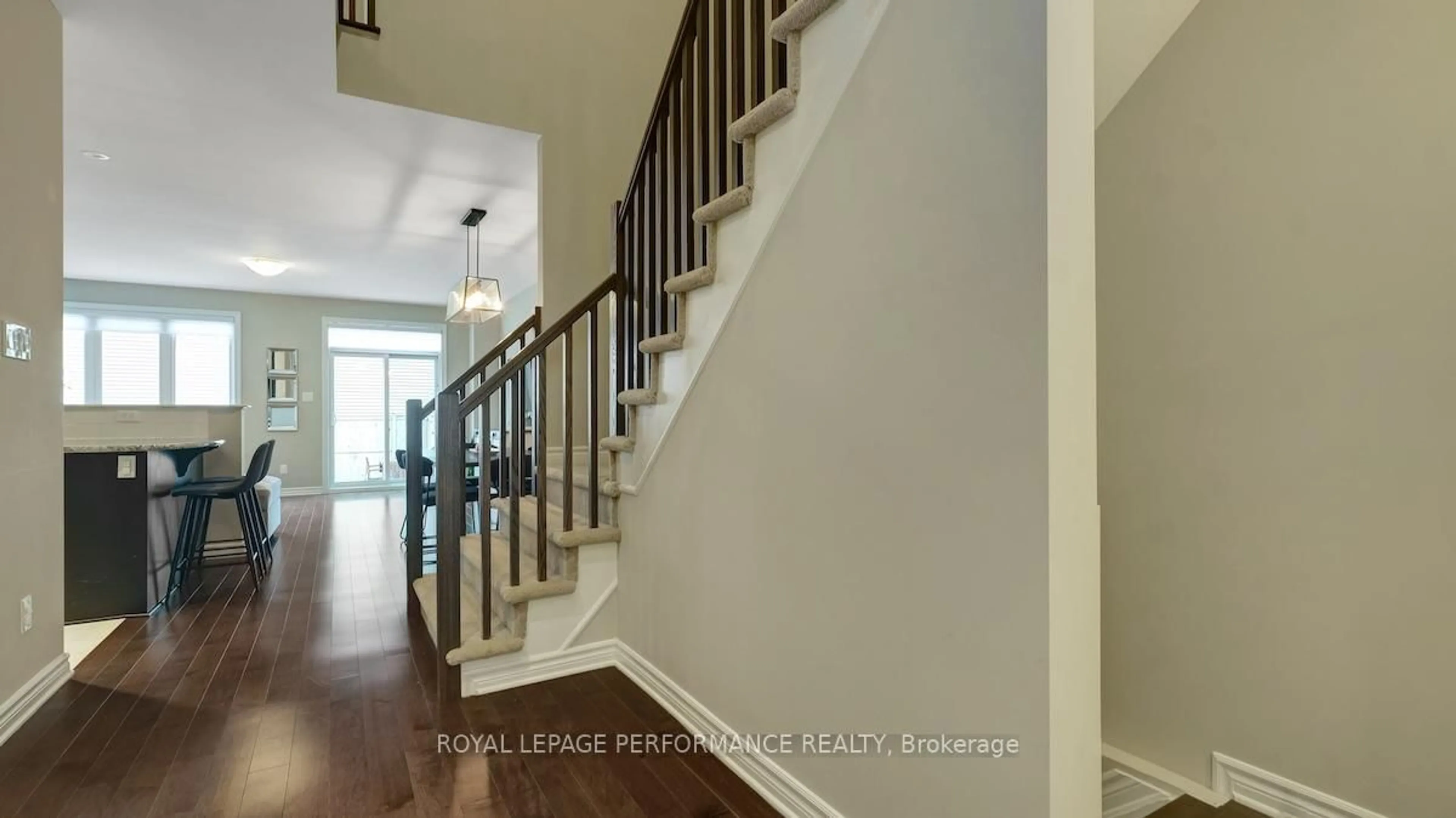 Indoor entryway for 338 Alasken Dr, Ottawa Ontario K1T 0M4
