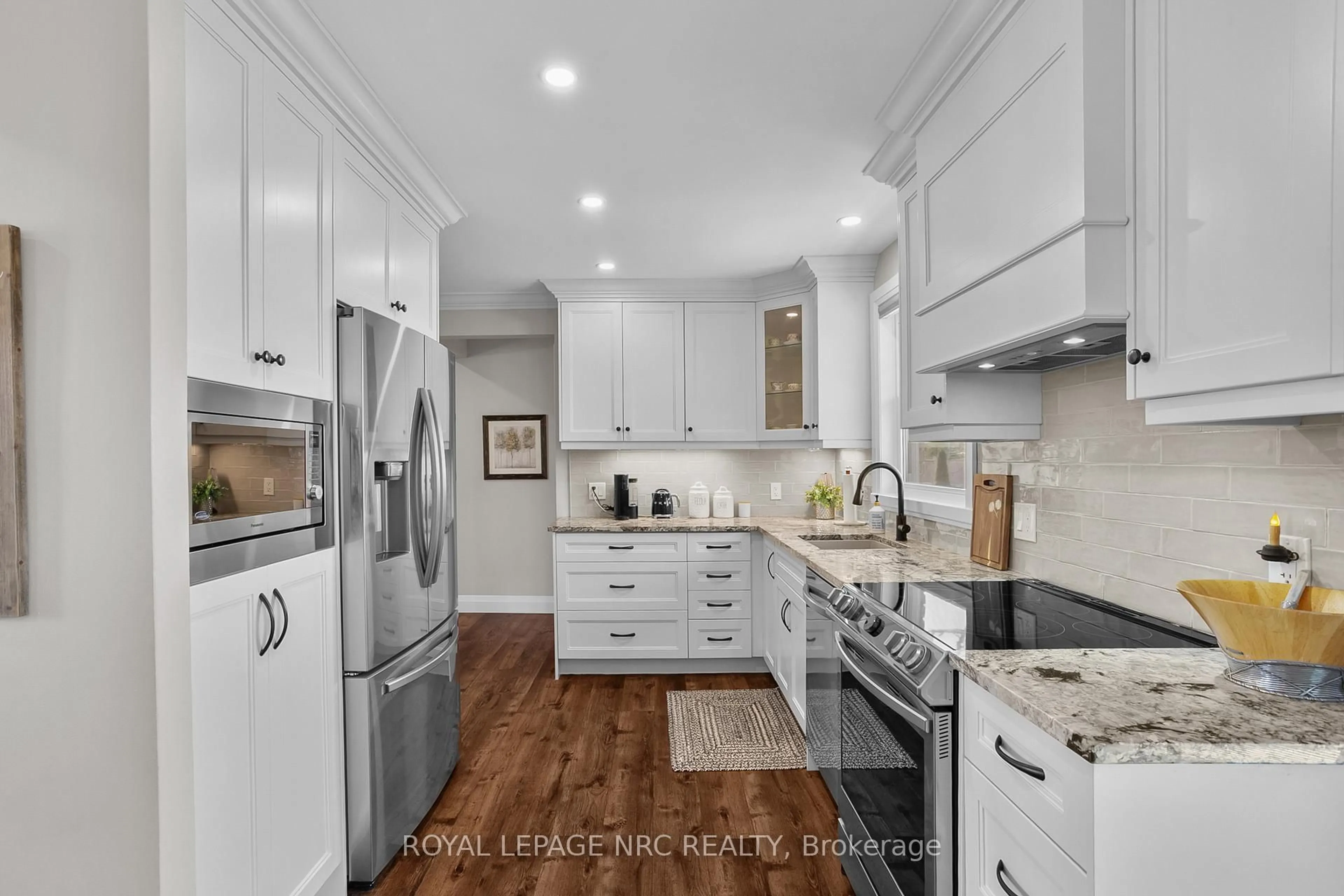Open concept kitchen, ceramic/tile floor for 787 Grandview Rd, Fort Erie Ontario L2A 4V6