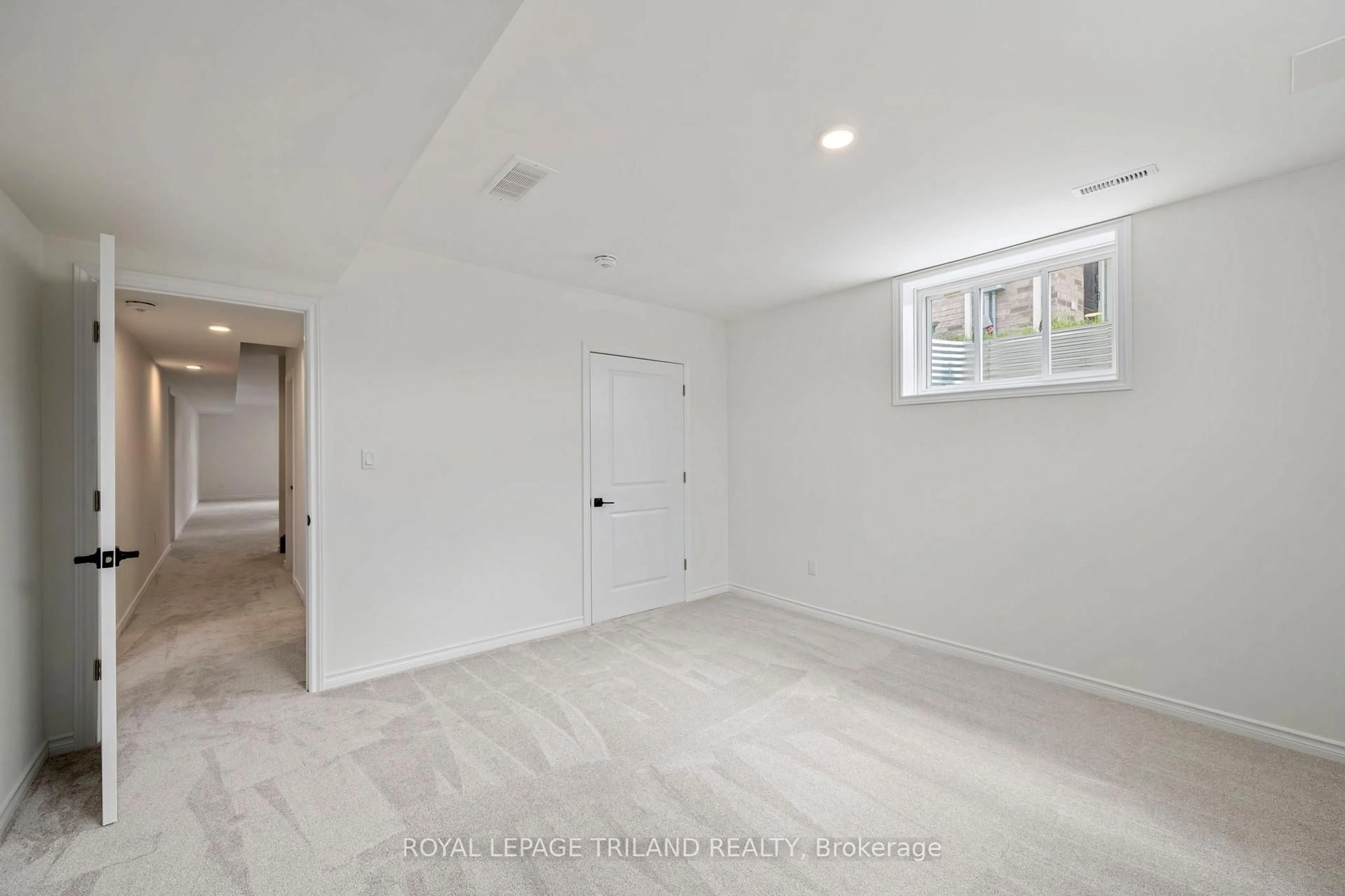 A pic of a room for 2 Evylean Crt, St. Thomas Ontario N5R 0P6
