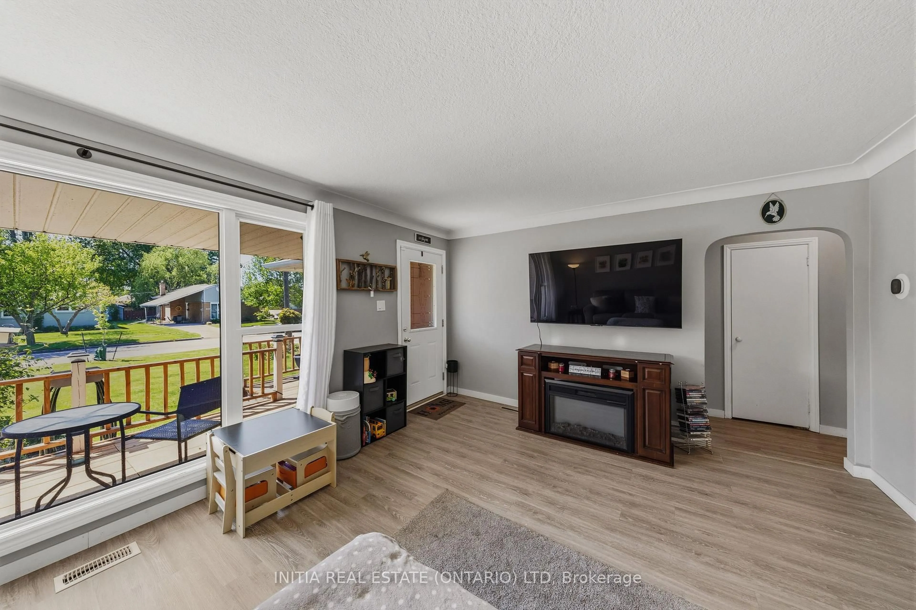 Living room with furniture, wood/laminate floor for 97 Grey Cres, Sarnia Ontario N7S 2S3