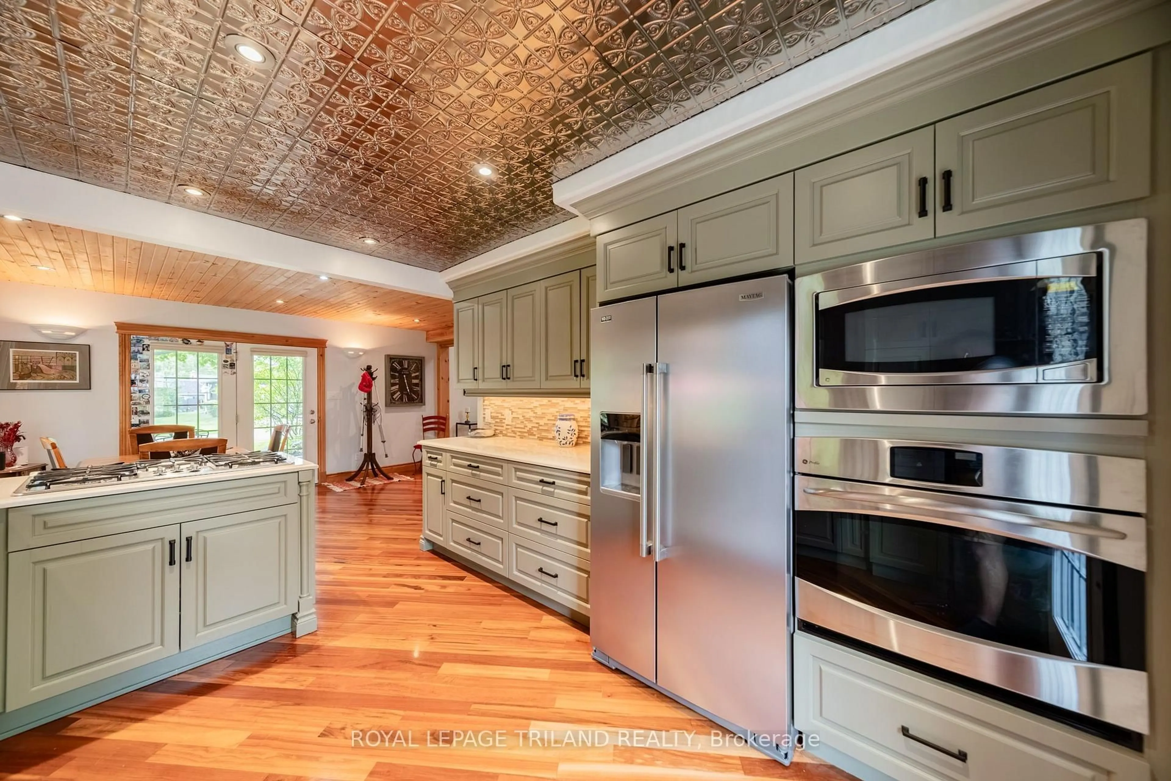 Contemporary kitchen, unknown for 71246 Sandra St, Bluewater Ontario N0M 1N0