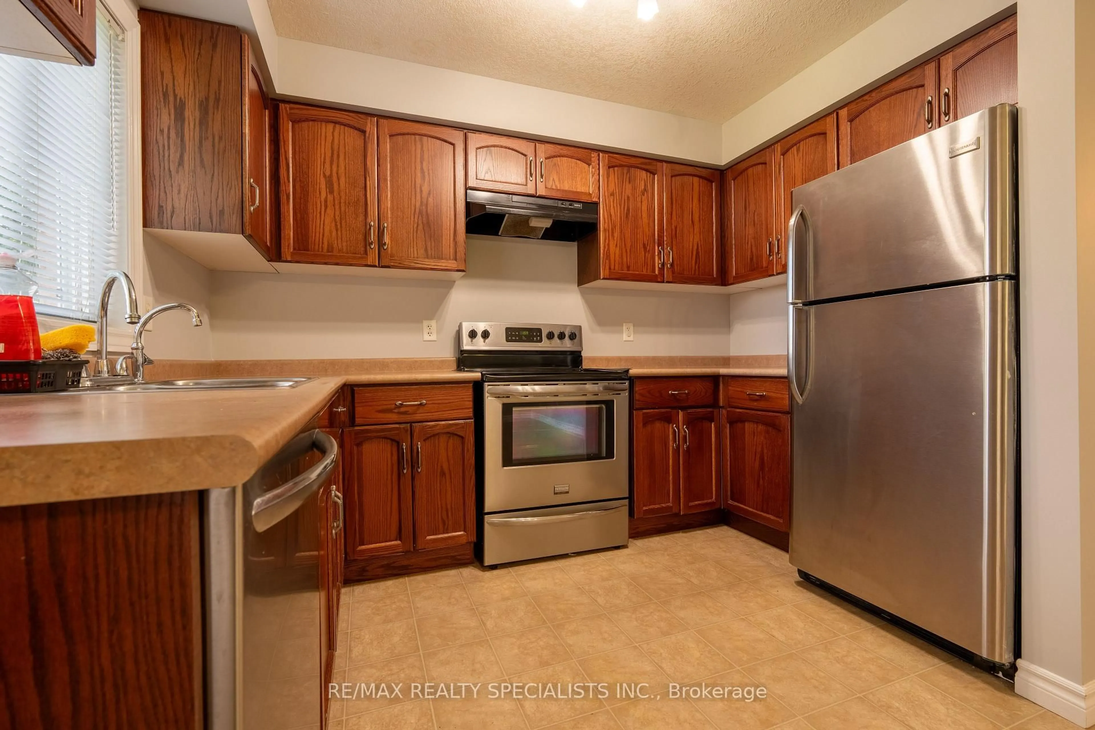 Standard kitchen, unknown for 466 Bronco Cres, Waterloo Ontario N2K 4K9