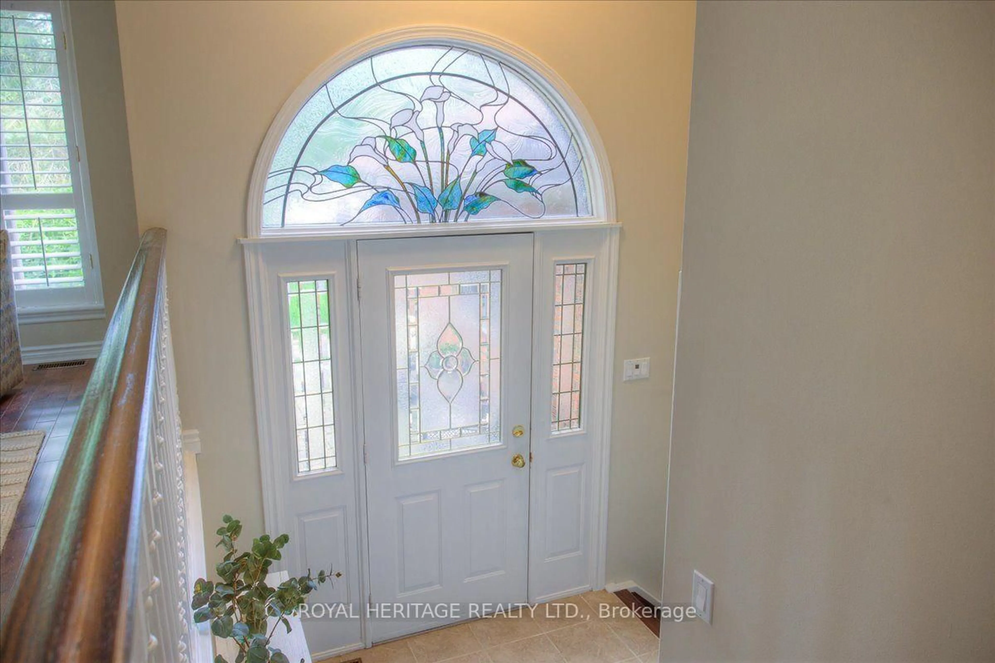 Indoor entryway for 5 GOVERNORS Dr, Kawartha Lakes Ontario K0M 1A0
