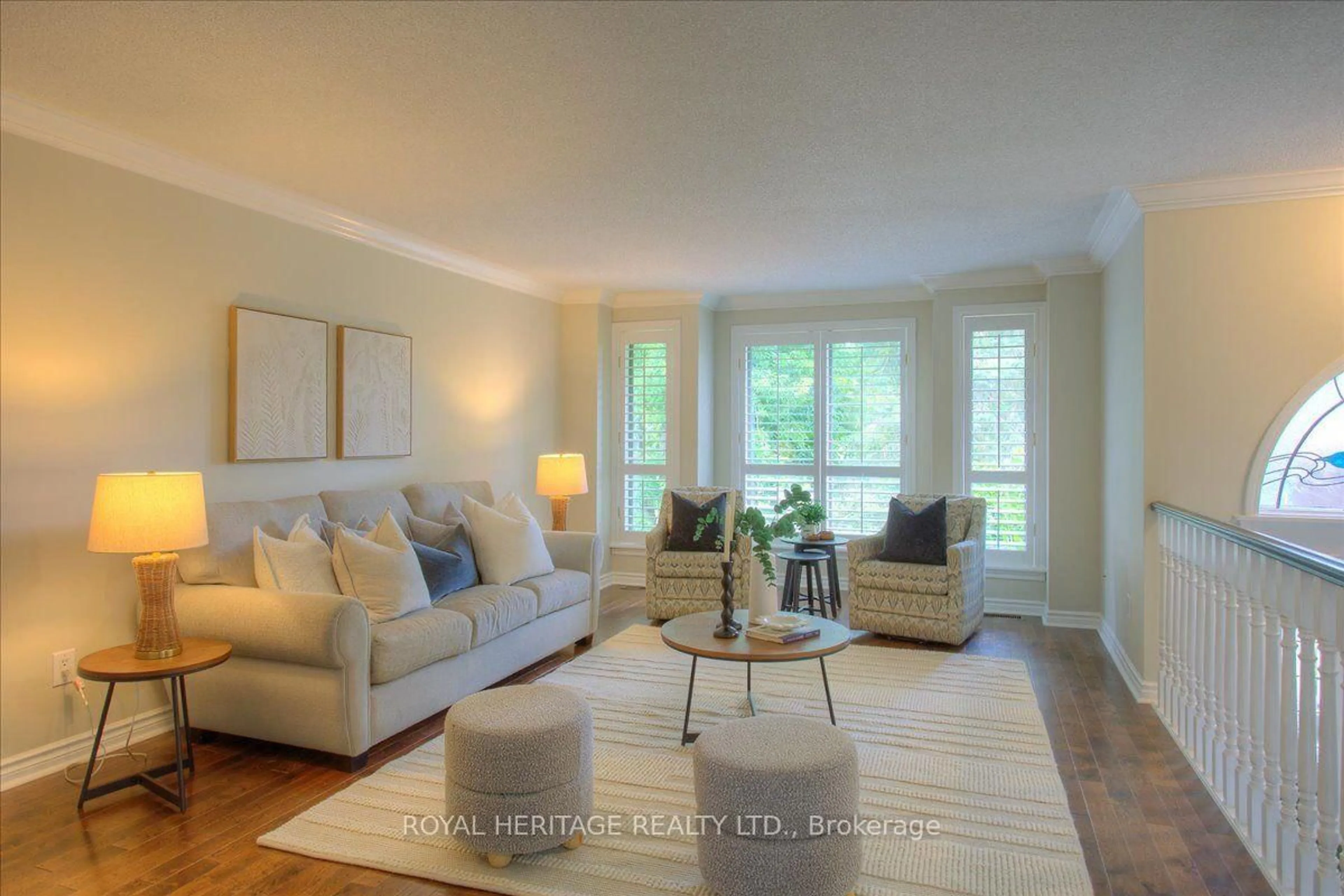 Living room with furniture, unknown for 5 GOVERNORS Dr, Kawartha Lakes Ontario K0M 1A0