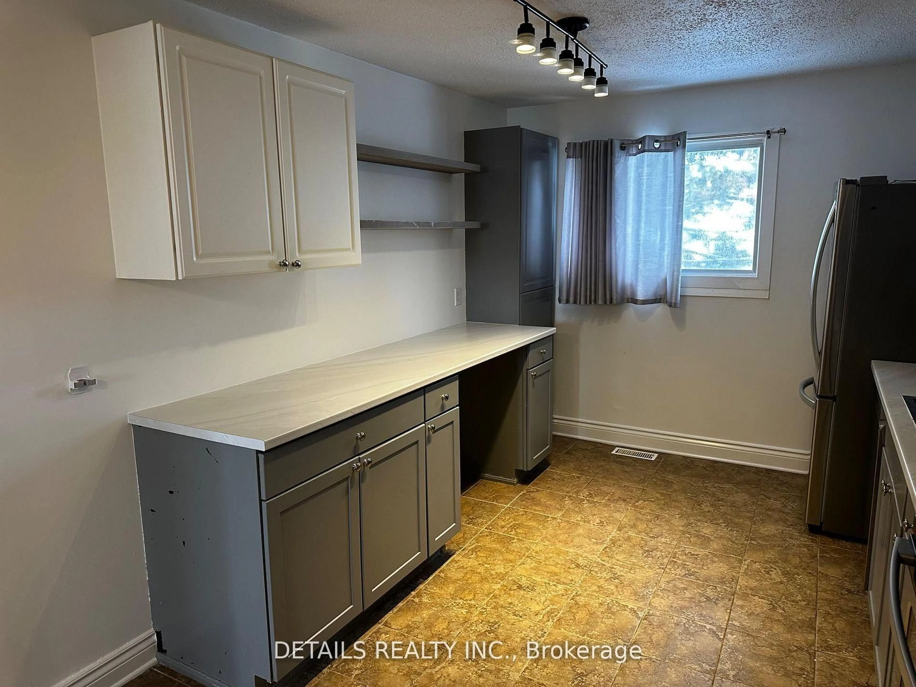 Standard kitchen, unknown for 733 St Isidore Rd, Casselman Ontario K0A 1M0