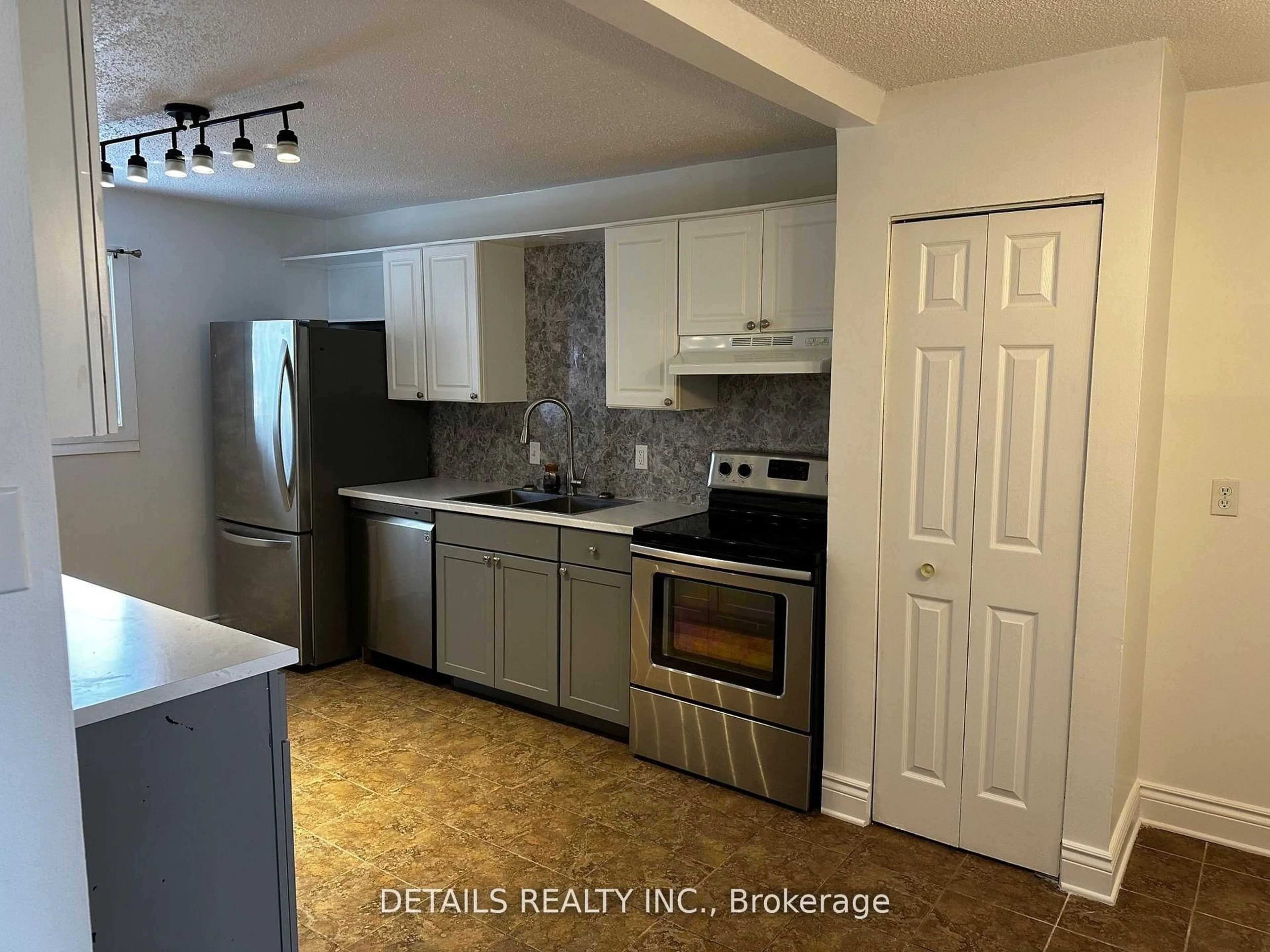 Standard kitchen, ceramic/tile floor for 733 St Isidore Rd, Casselman Ontario K0A 1M0