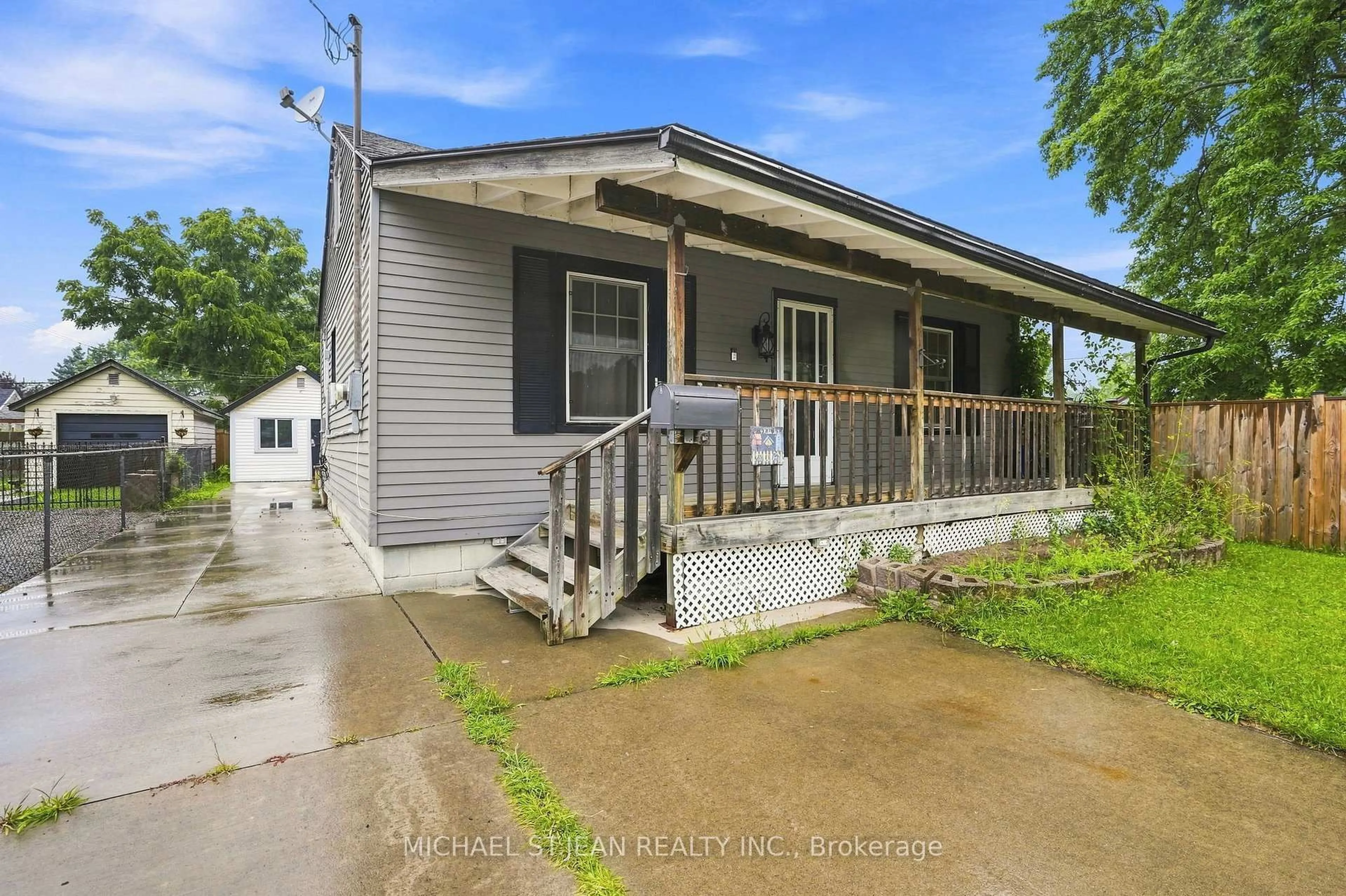 Unknown for 4 Hilda St, St. Catharines Ontario L2S 1Z8