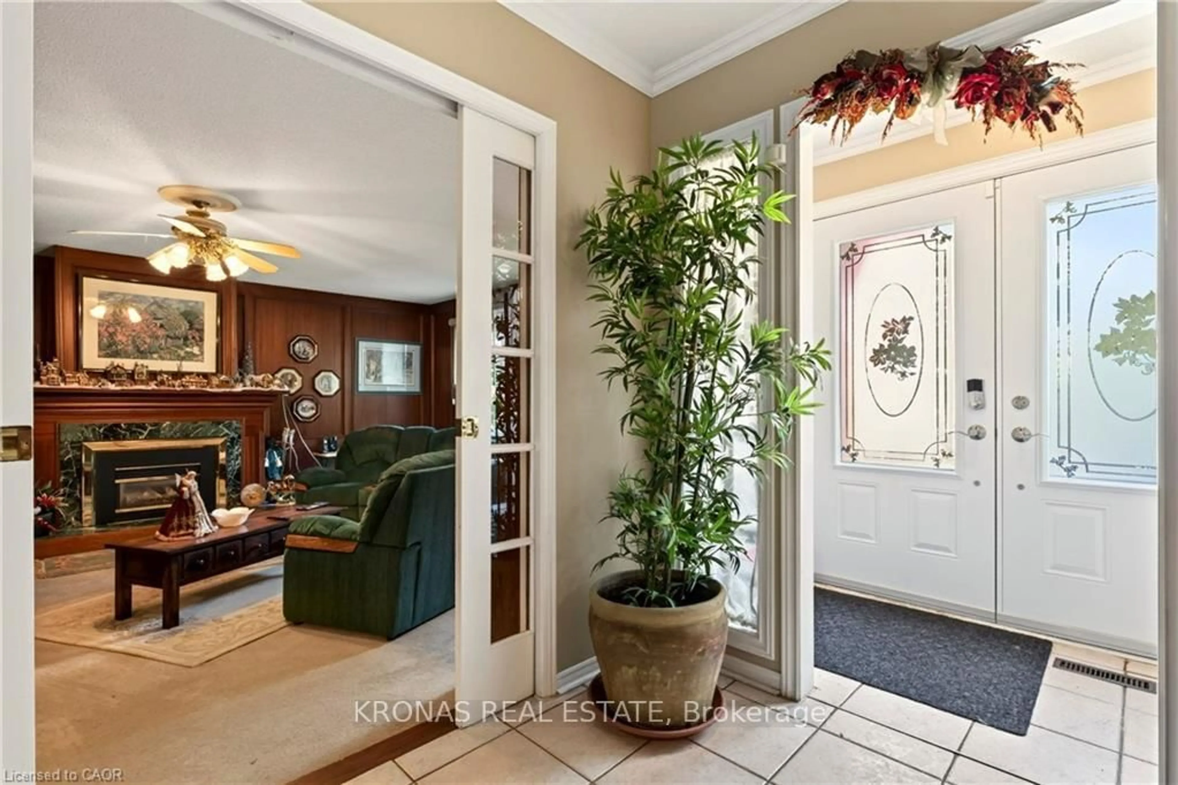 Indoor entryway for 376 Melanie Cres, Hamilton Ontario L9G 4B2
