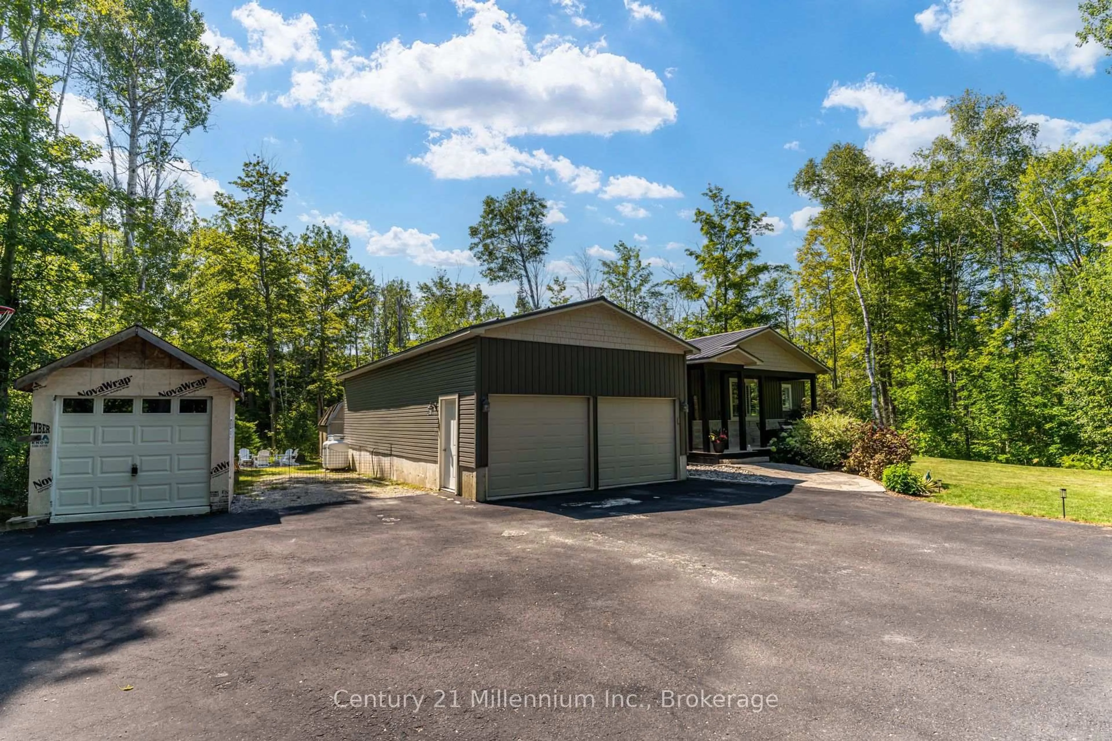 Indoor garage for 117 Rolling Hills Dr, South Bruce Peninsula Ontario N0H 2T0