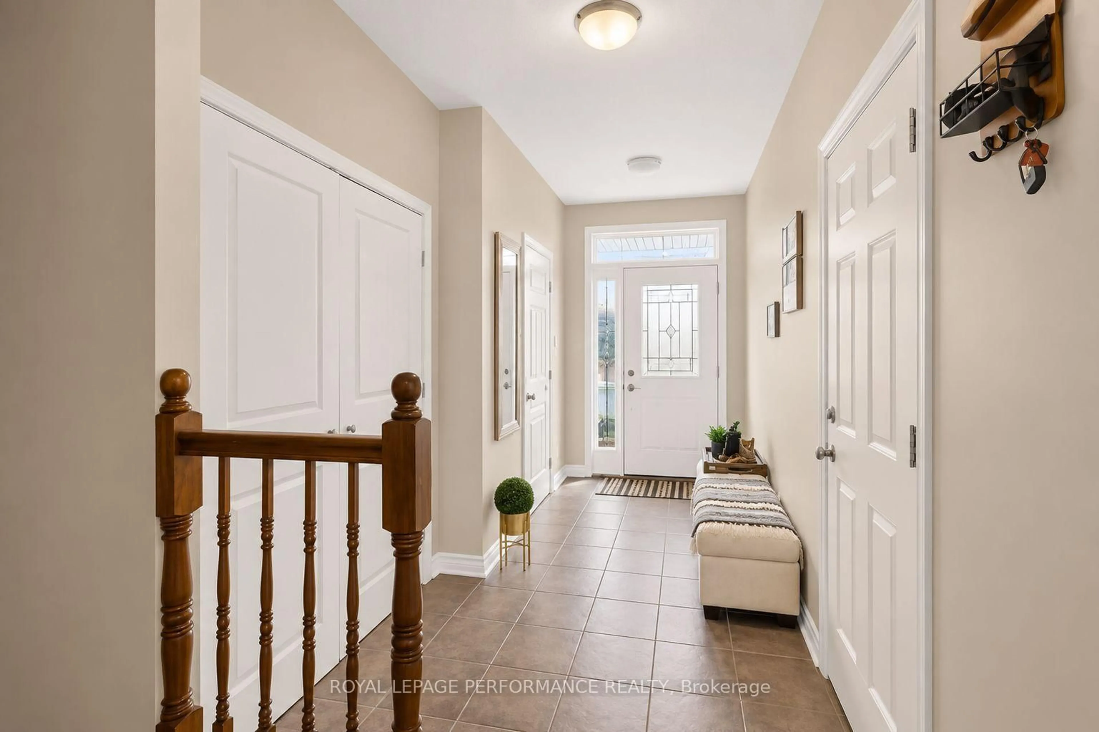 Indoor entryway for 510 BARRICK HILL Rd, Ottawa Ontario K2M 0B5