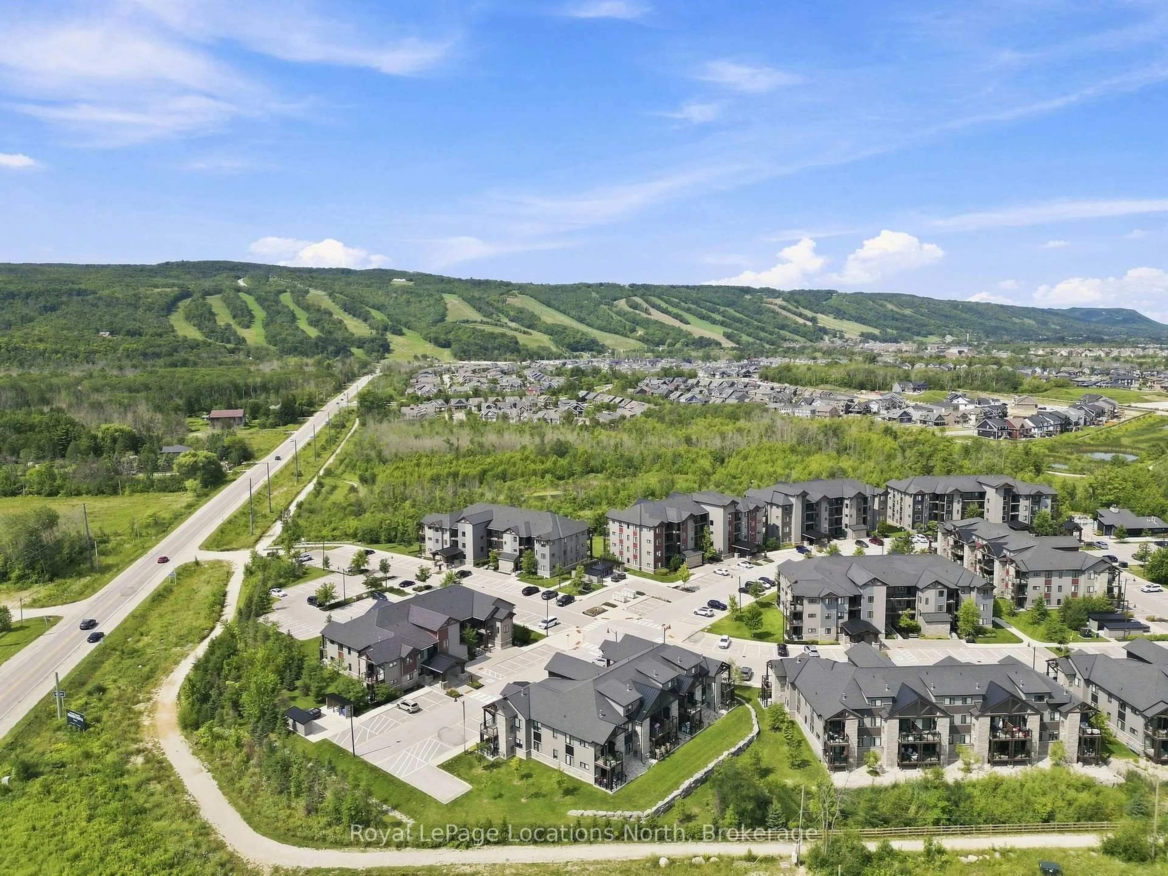 A pic from outside/outdoor area/front of a property/back of a property/a pic from drone, mountain view for 21 Beckwith Lane #206, Blue Mountains Ontario L9Y 3B6