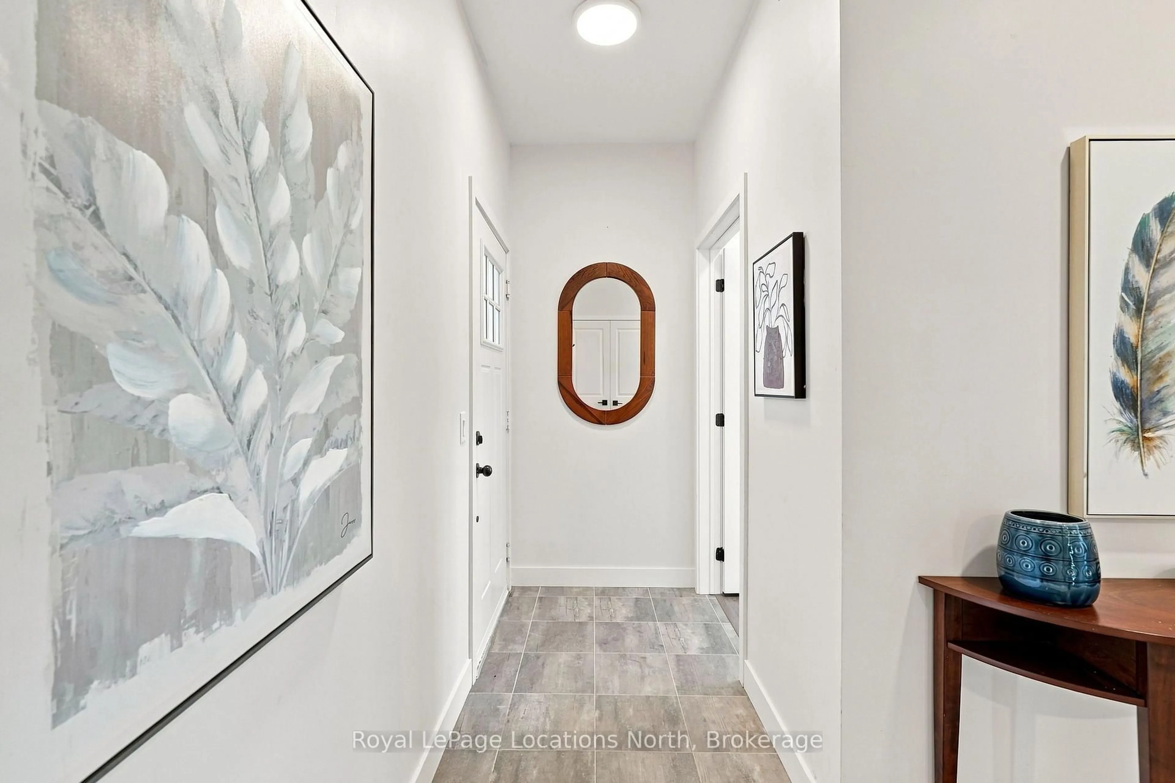 Indoor entryway for 21 Beckwith Lane #206, Blue Mountains Ontario L9Y 3B6