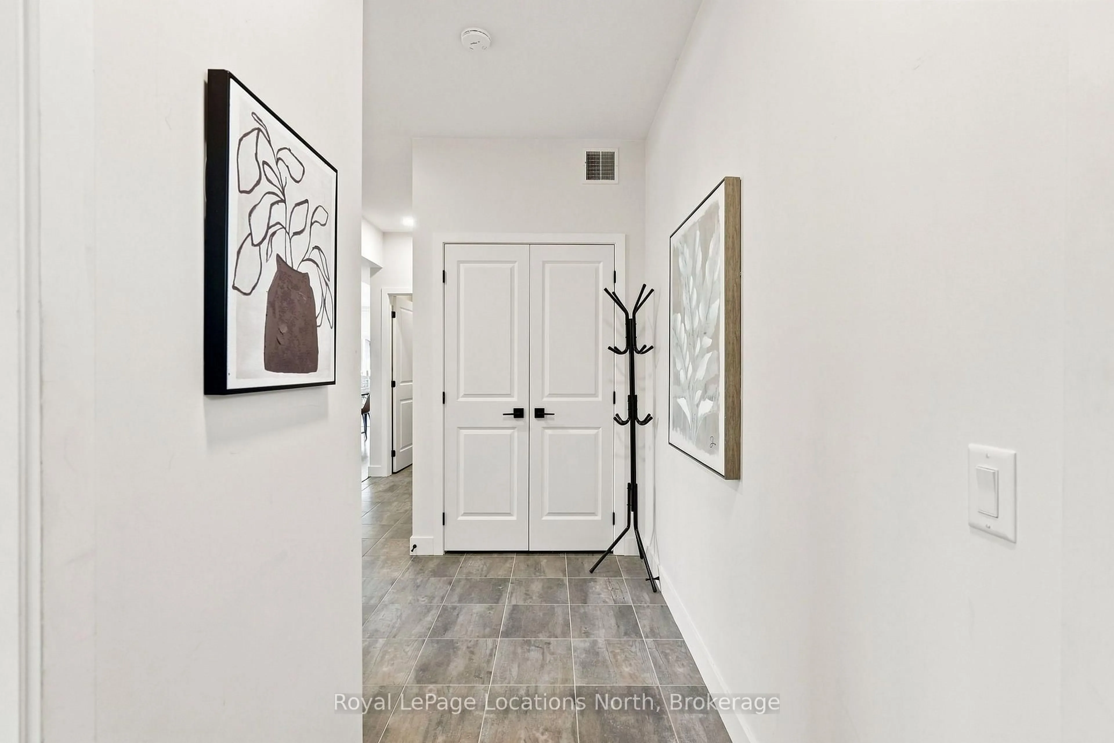 Indoor entryway for 21 Beckwith Lane #206, Blue Mountains Ontario L9Y 3B6