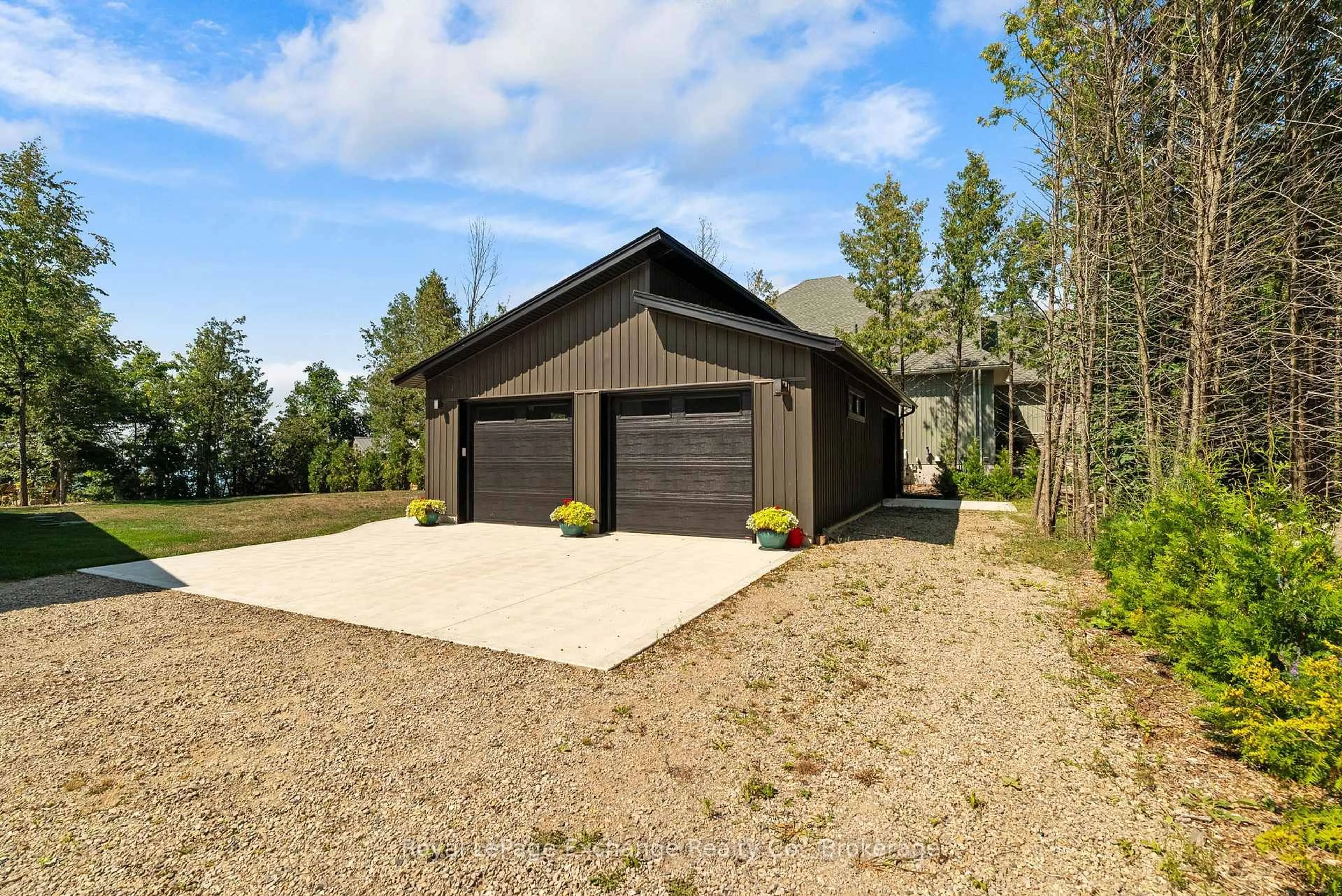 Indoor garage for 84543 Ridge Dr, Ashfield-Colborne-Wawanosh Ontario N7A 3X9
