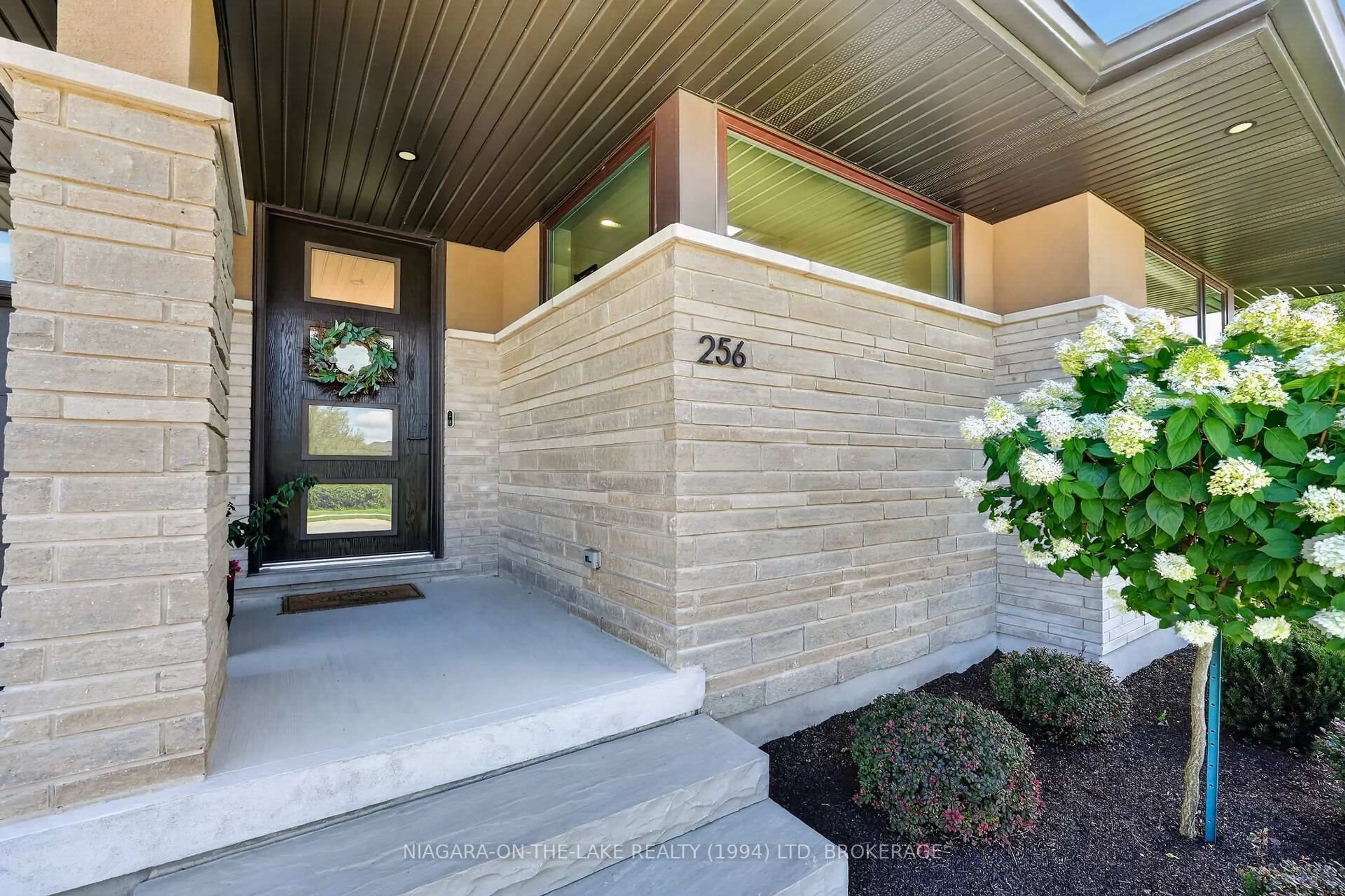 Home with brick exterior material, street for 256 Clare Ave, Welland Ontario L3C 7M7
