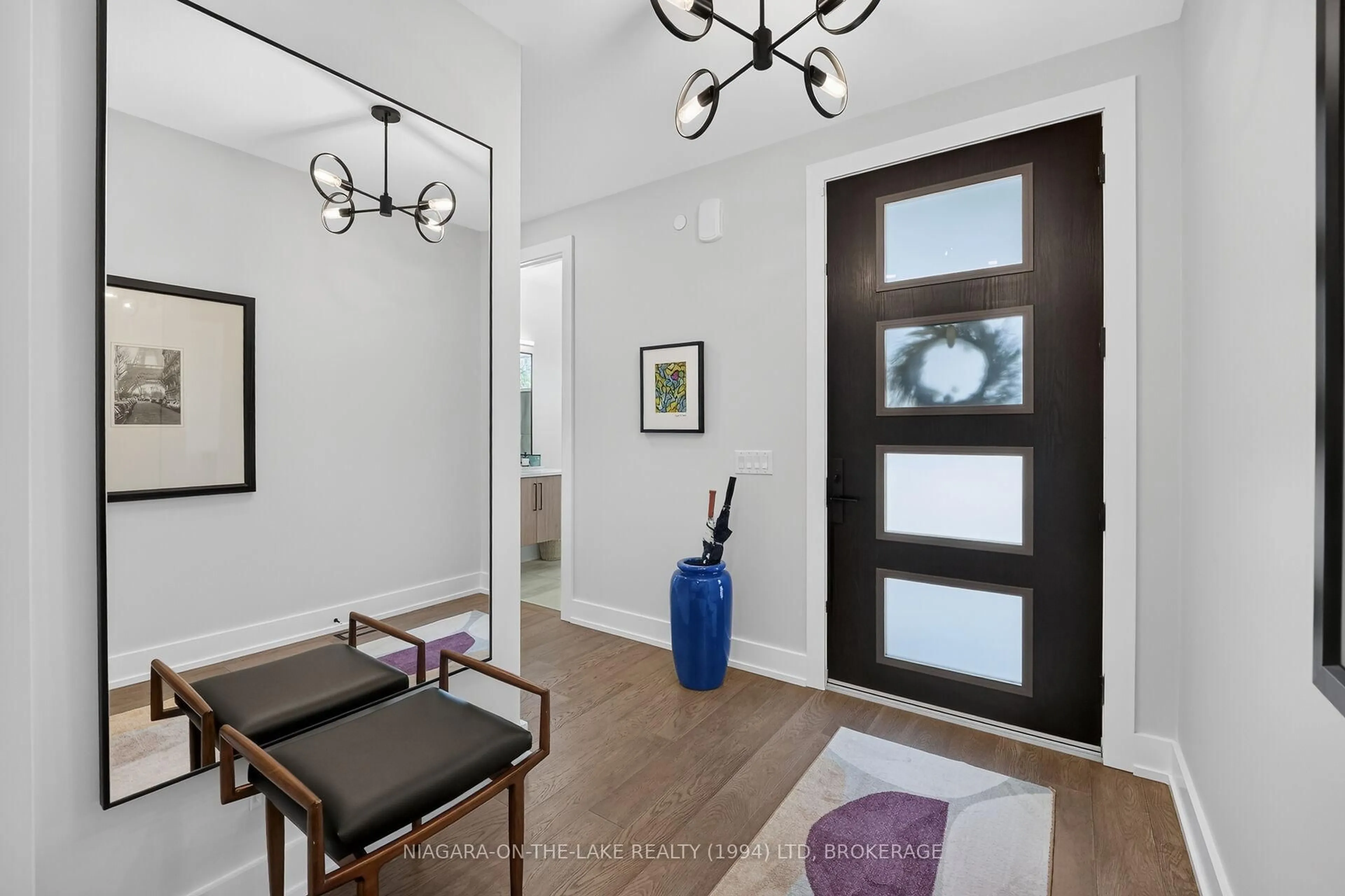 Indoor entryway for 256 Clare Ave, Welland Ontario L3C 7M7