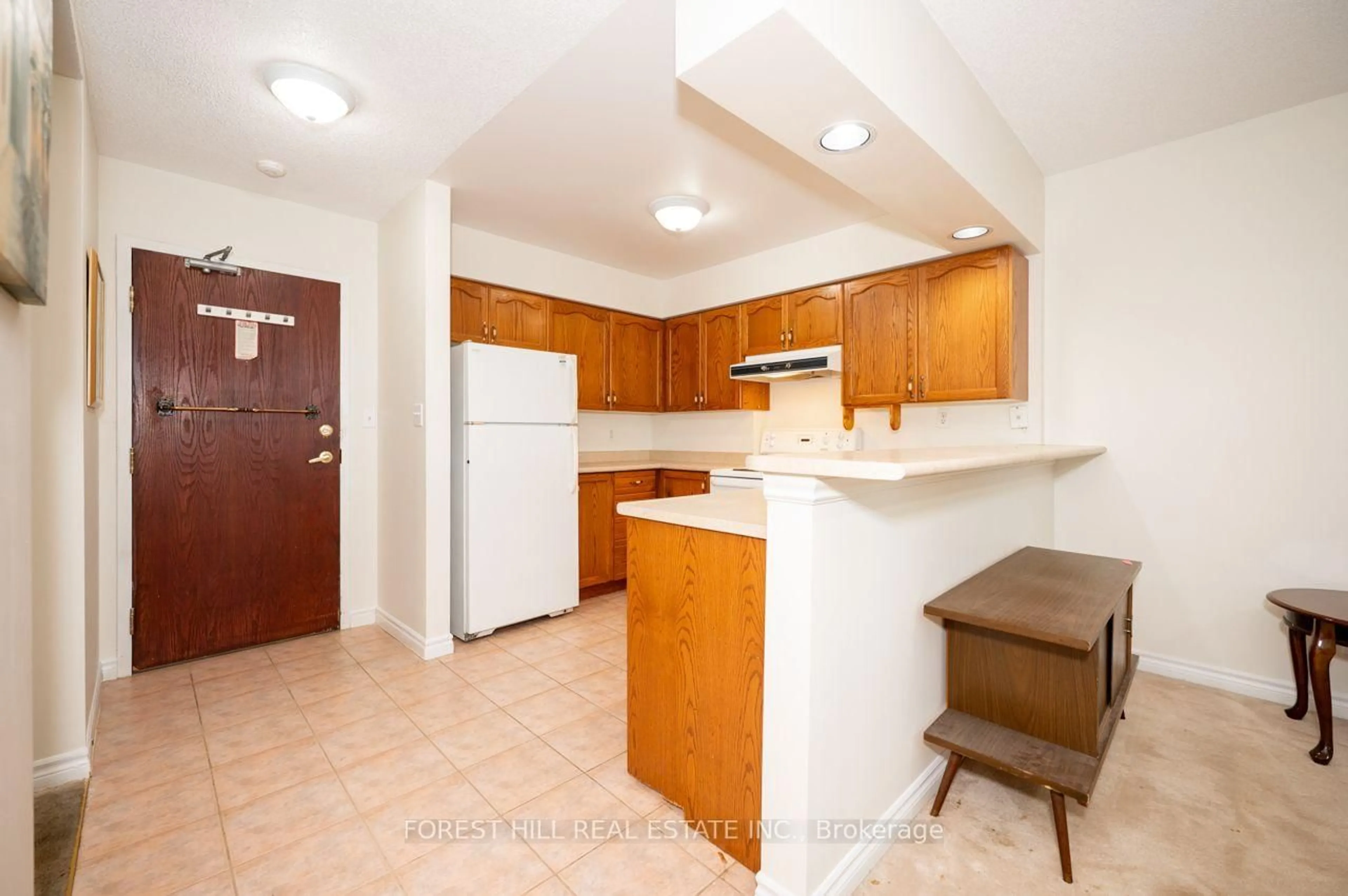 Standard kitchen, unknown for 262 Dundas St #102, Hamilton Ontario L9B 1A9