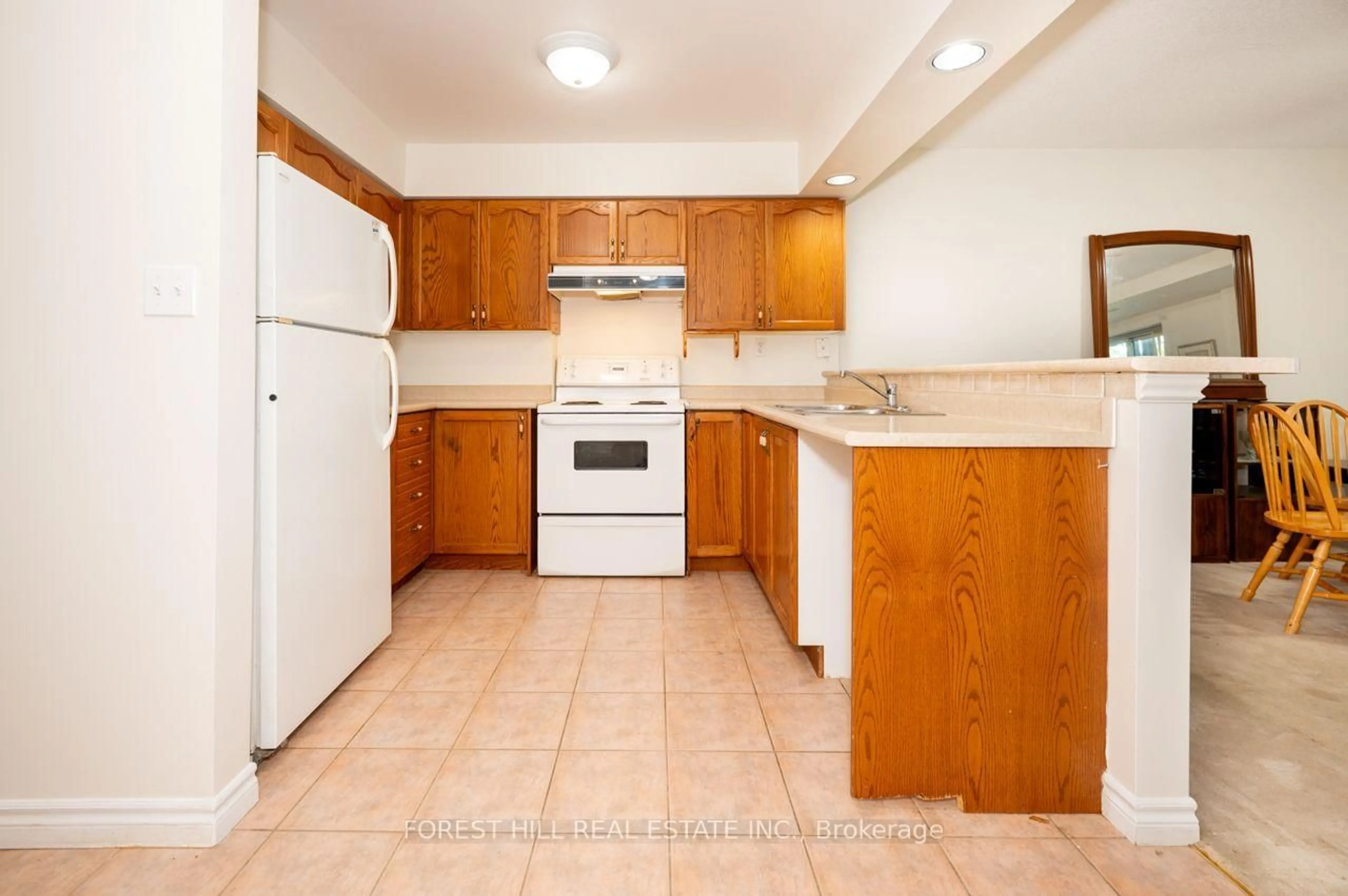 Standard kitchen, unknown for 262 Dundas St #102, Hamilton Ontario L9B 1A9