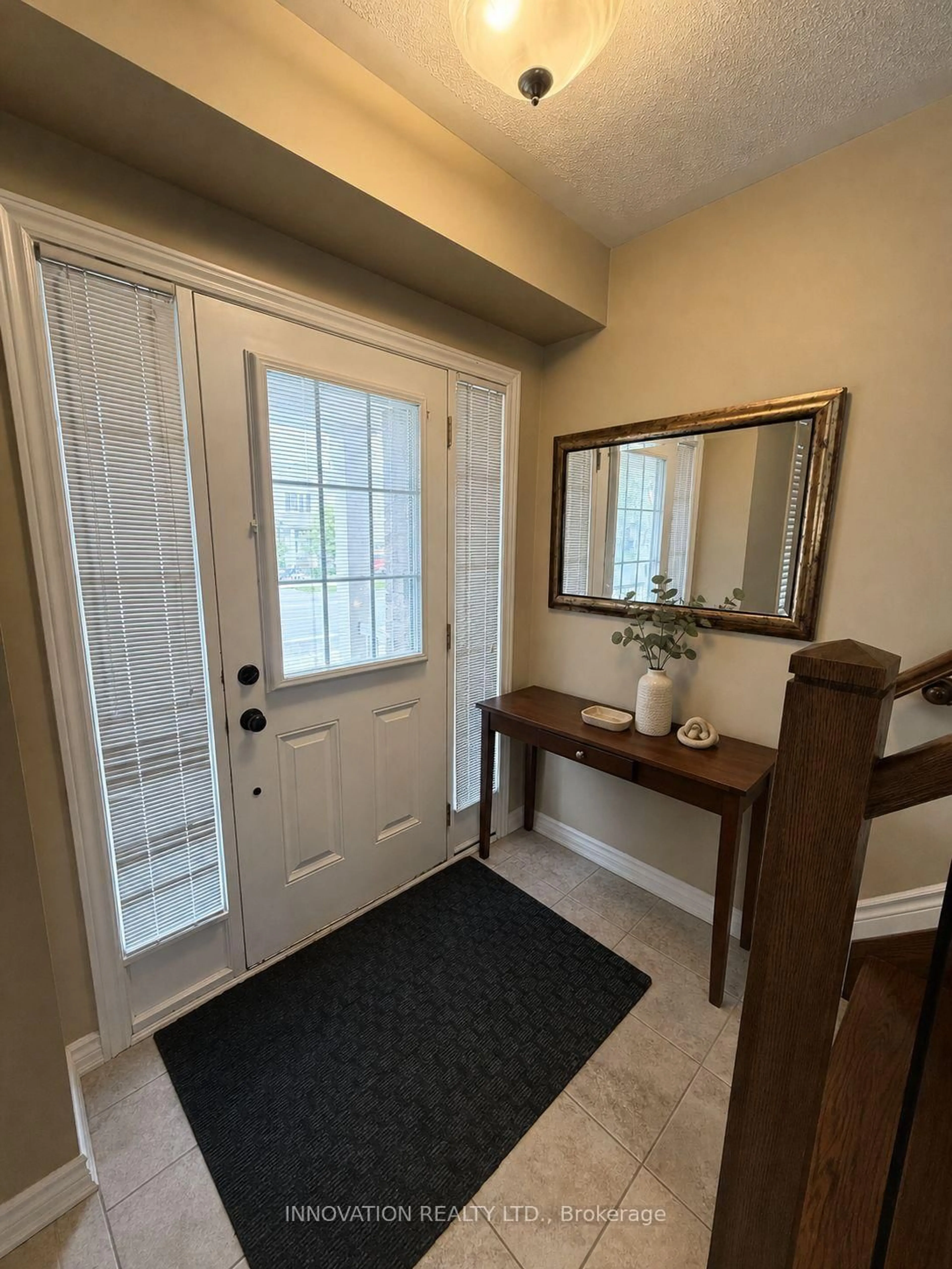 Indoor entryway for 1782 Maple Grove Rd, Ottawa Ontario K2S 0P4