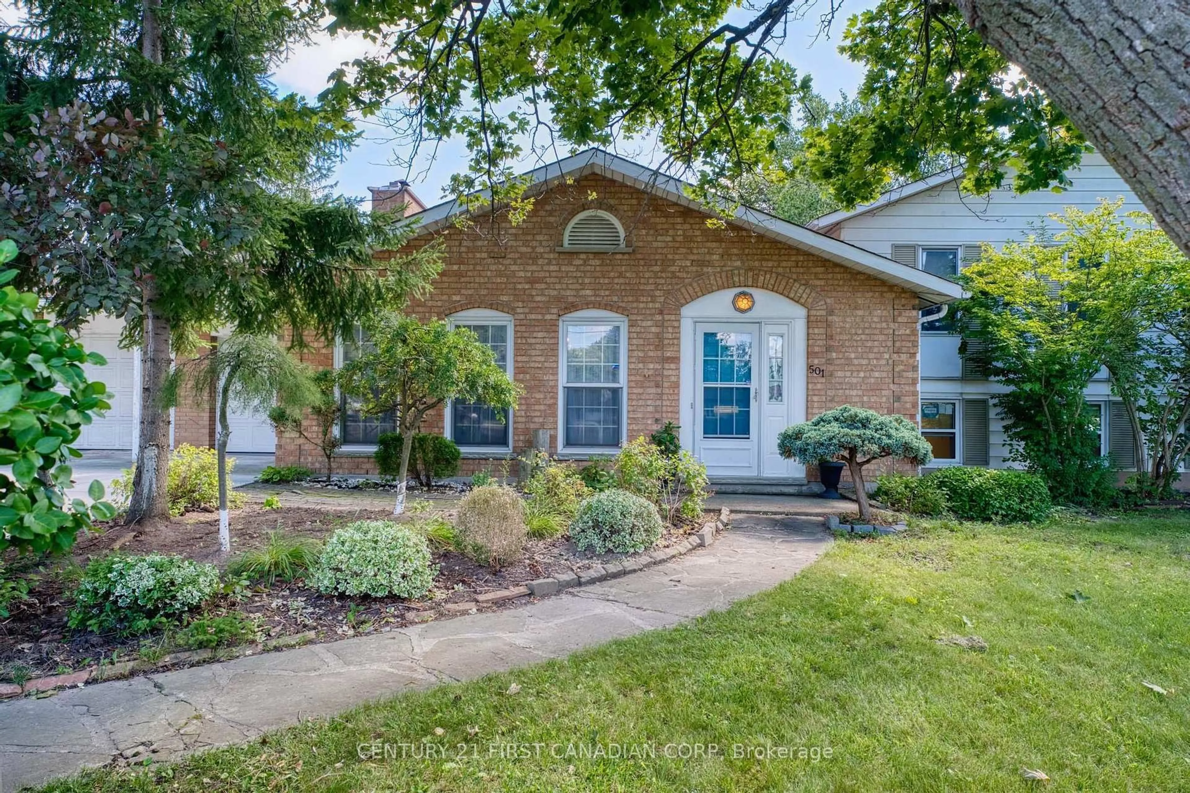 Home with brick exterior material, street for 501 COMMISSIONERS Rd, London South Ontario N6C 2T9