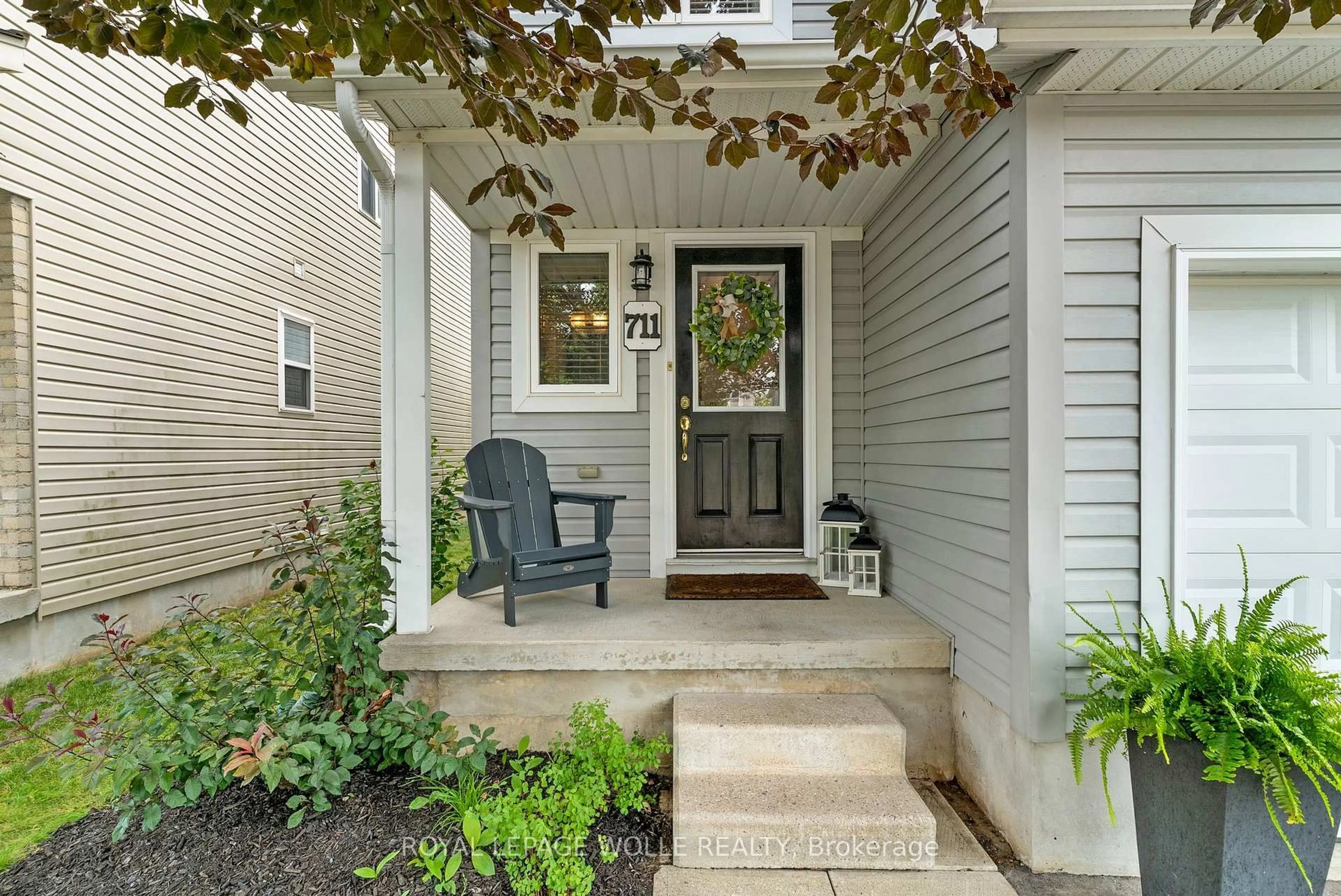 Indoor entryway for 711 Angler Way, Waterloo Ontario N2K 4L6