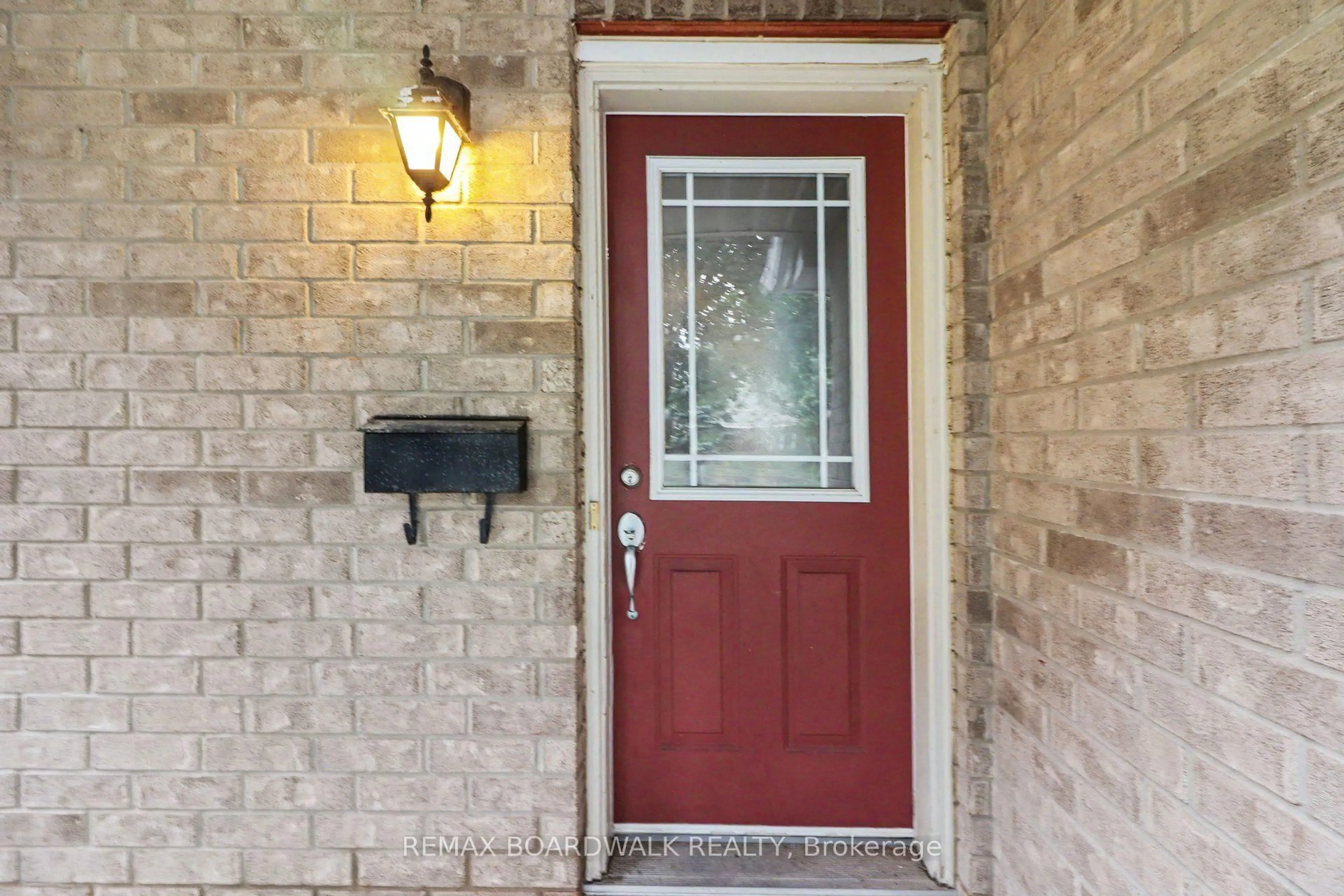 Indoor entryway for 561 AQUAVIEW Dr, Ottawa Ontario K4A 4V4