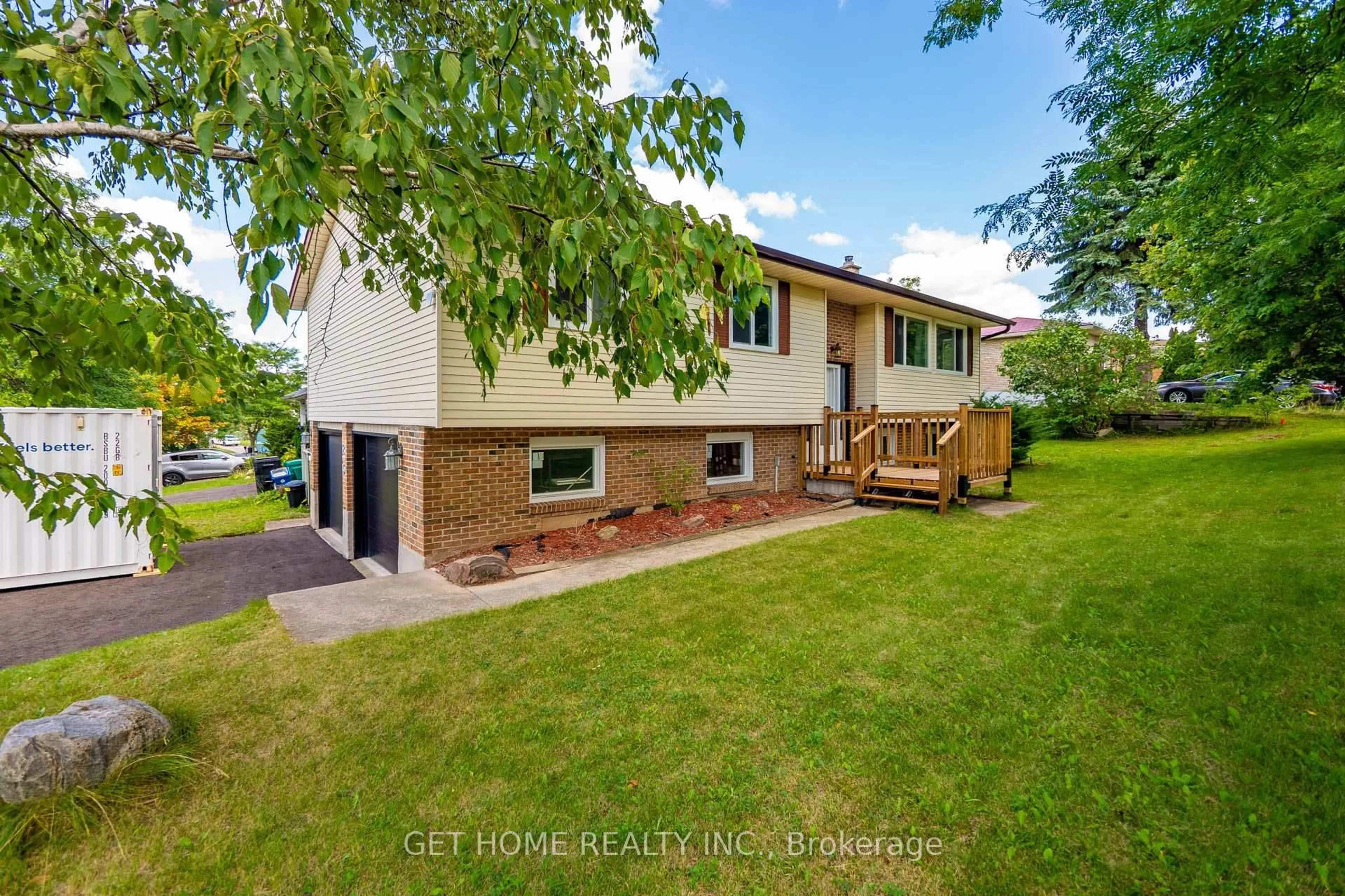 A pic from outside/outdoor area/front of a property/back of a property/a pic from drone, water/lake/river/ocean view for 85 High Acres Cres, Kitchener Ontario N2N 2S3