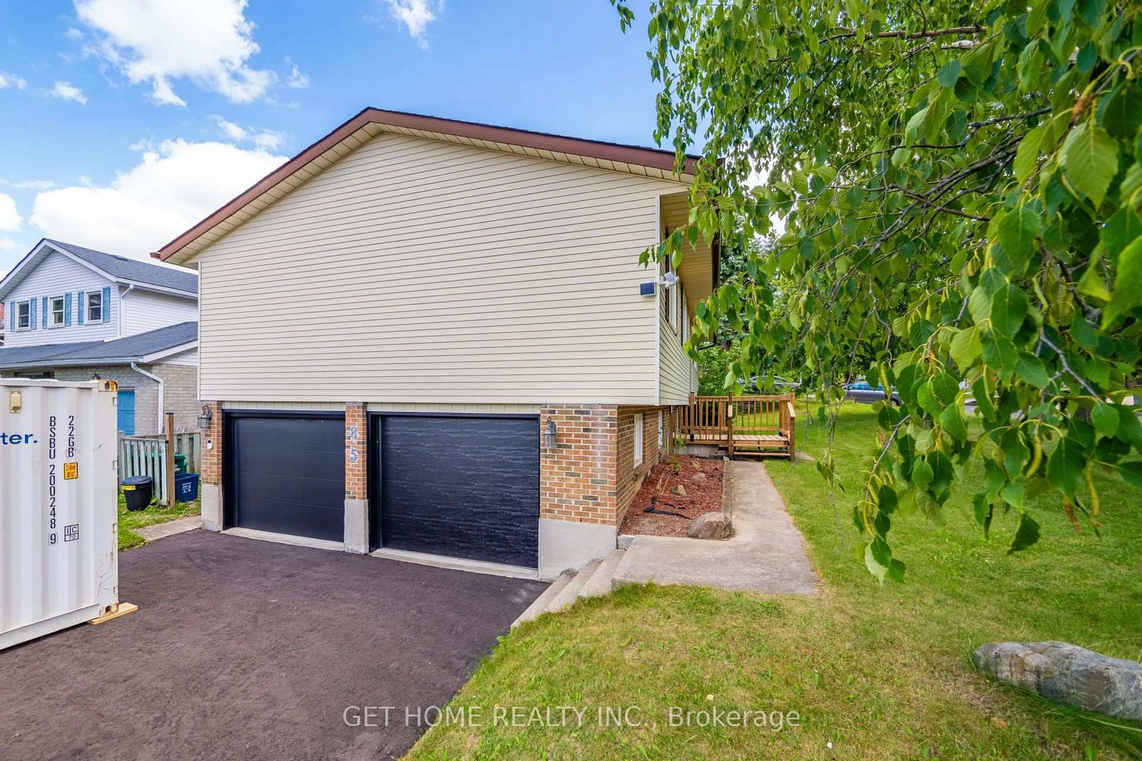 A pic from outside/outdoor area/front of a property/back of a property/a pic from drone, street for 85 High Acres Cres, Kitchener Ontario N2N 2S3