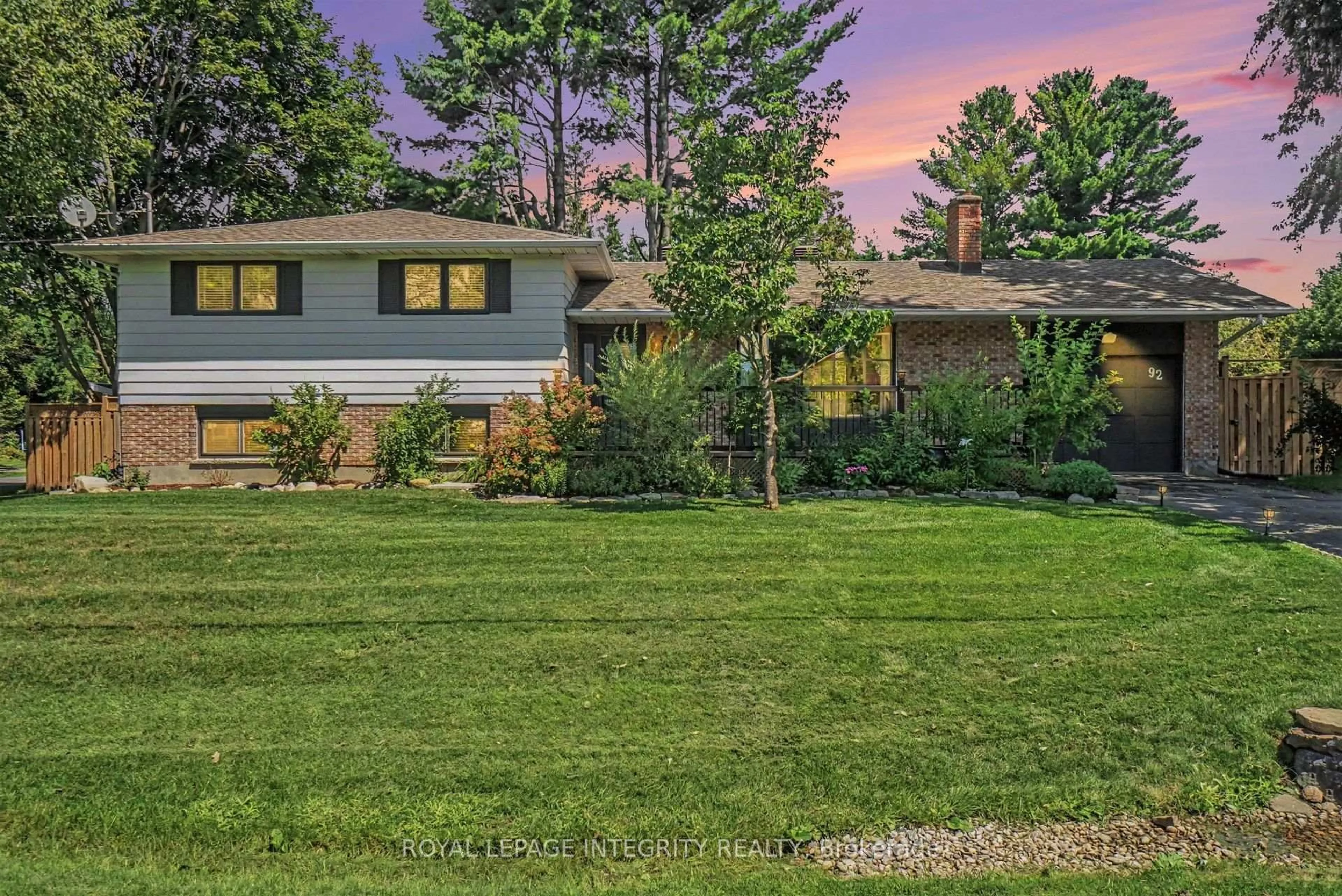 A pic from outside/outdoor area/front of a property/back of a property/a pic from drone, unknown for 92 Lennox St, Richmond Ontario K0A 2Z0